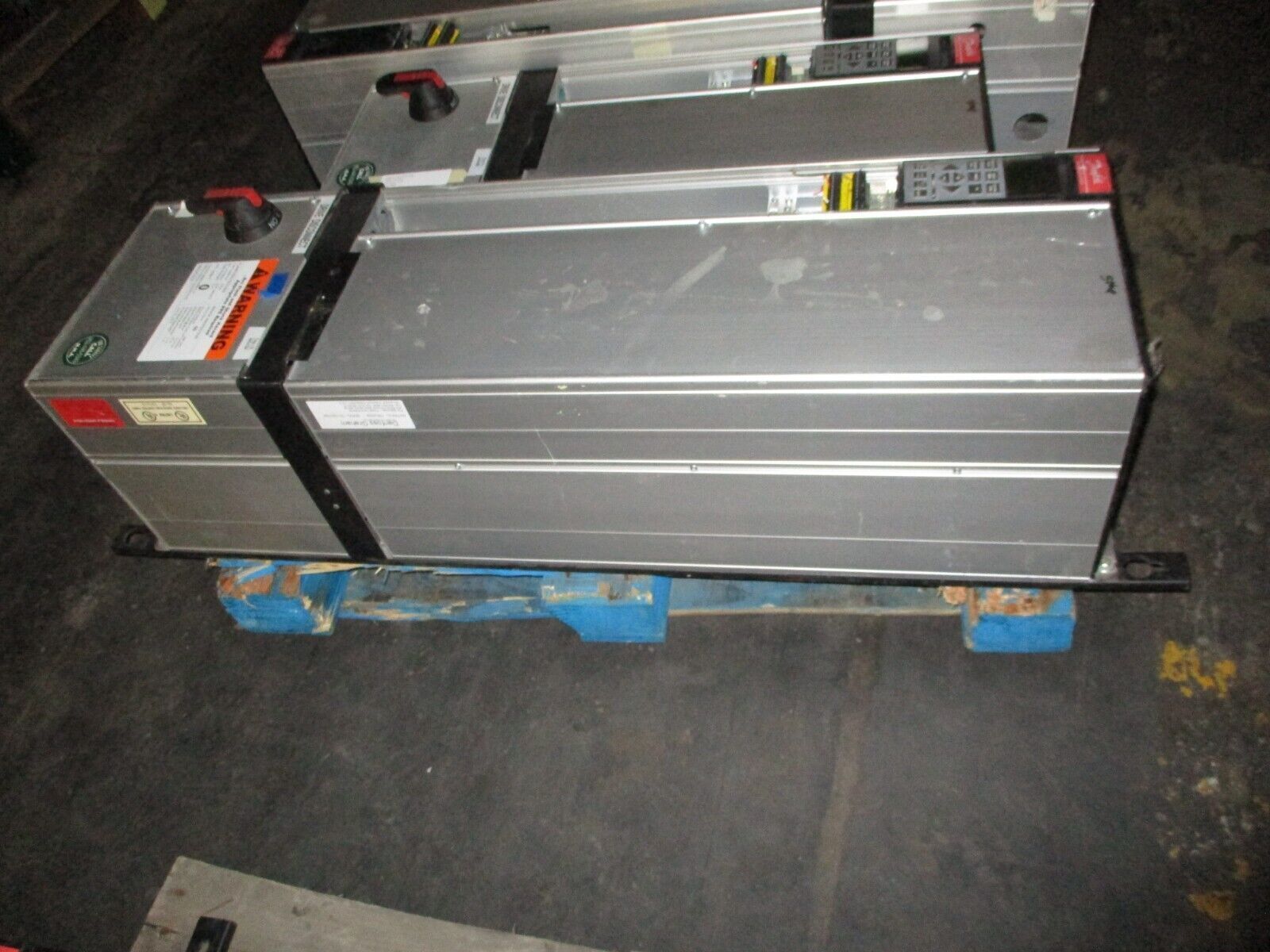 Danfoss VLT 6052 AC Drive w/ Disconnect 175Z7370 50HP 3Ph w/ Keypad Used