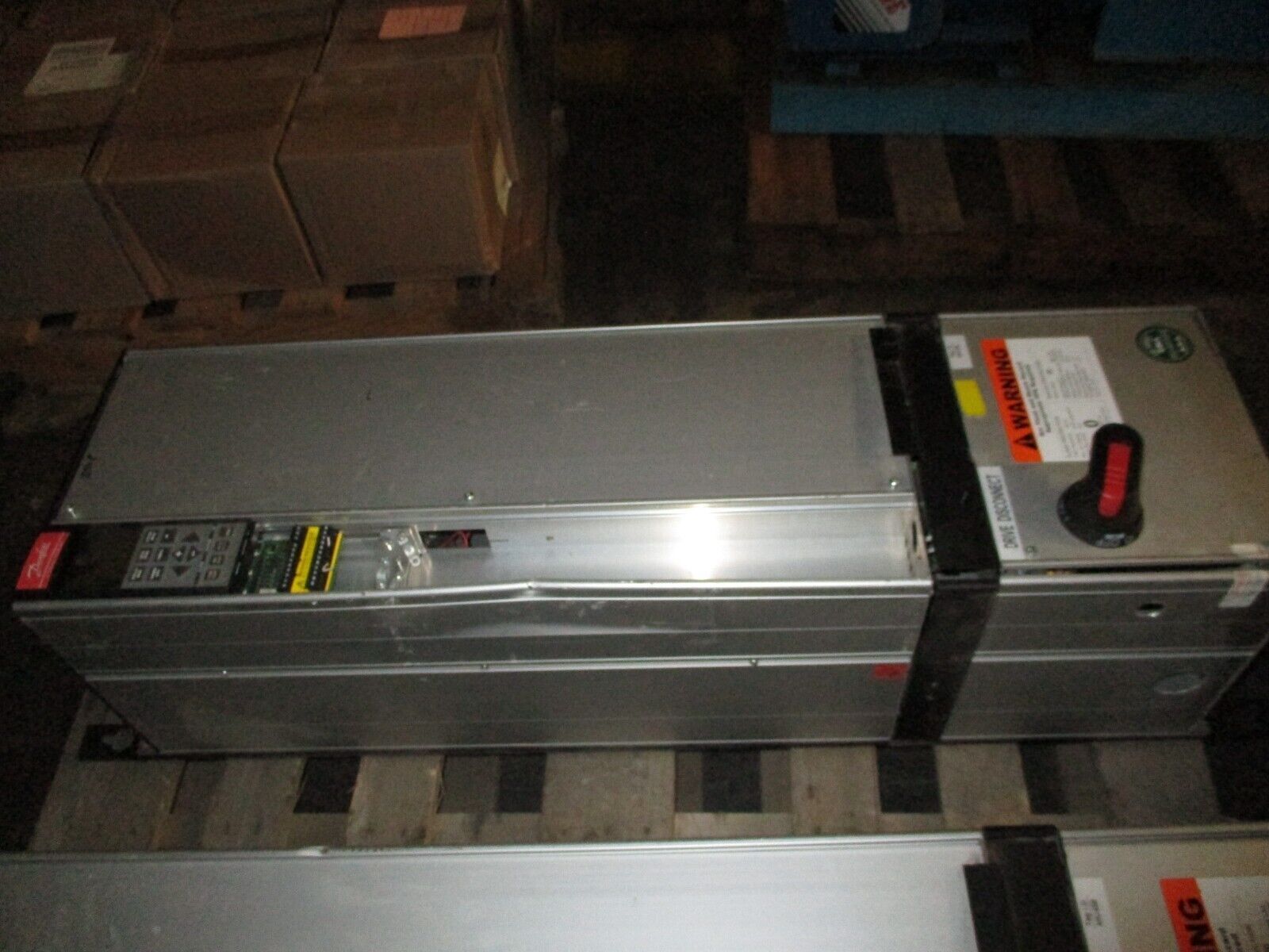 Danfoss VLT 6052 AC Drive w/ Disconnect 175Z7370 50HP 3Ph w/ Keypad Used