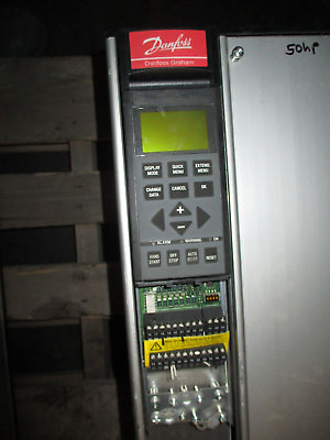 Danfoss VLT 6052 AC Drive w/ Disconnect 175Z7370 50HP 3Ph w/ Keypad Used
