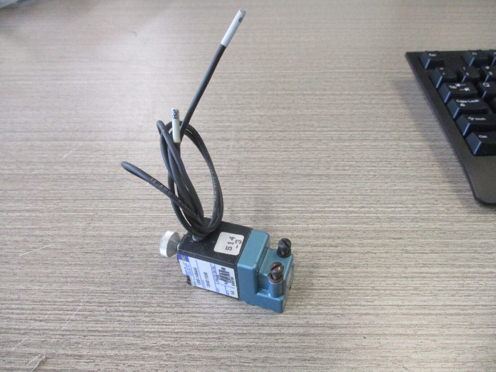 MAC Solenoid Valve 132B-114BAAA 110/120V 50/60HZ 6.8W Used.