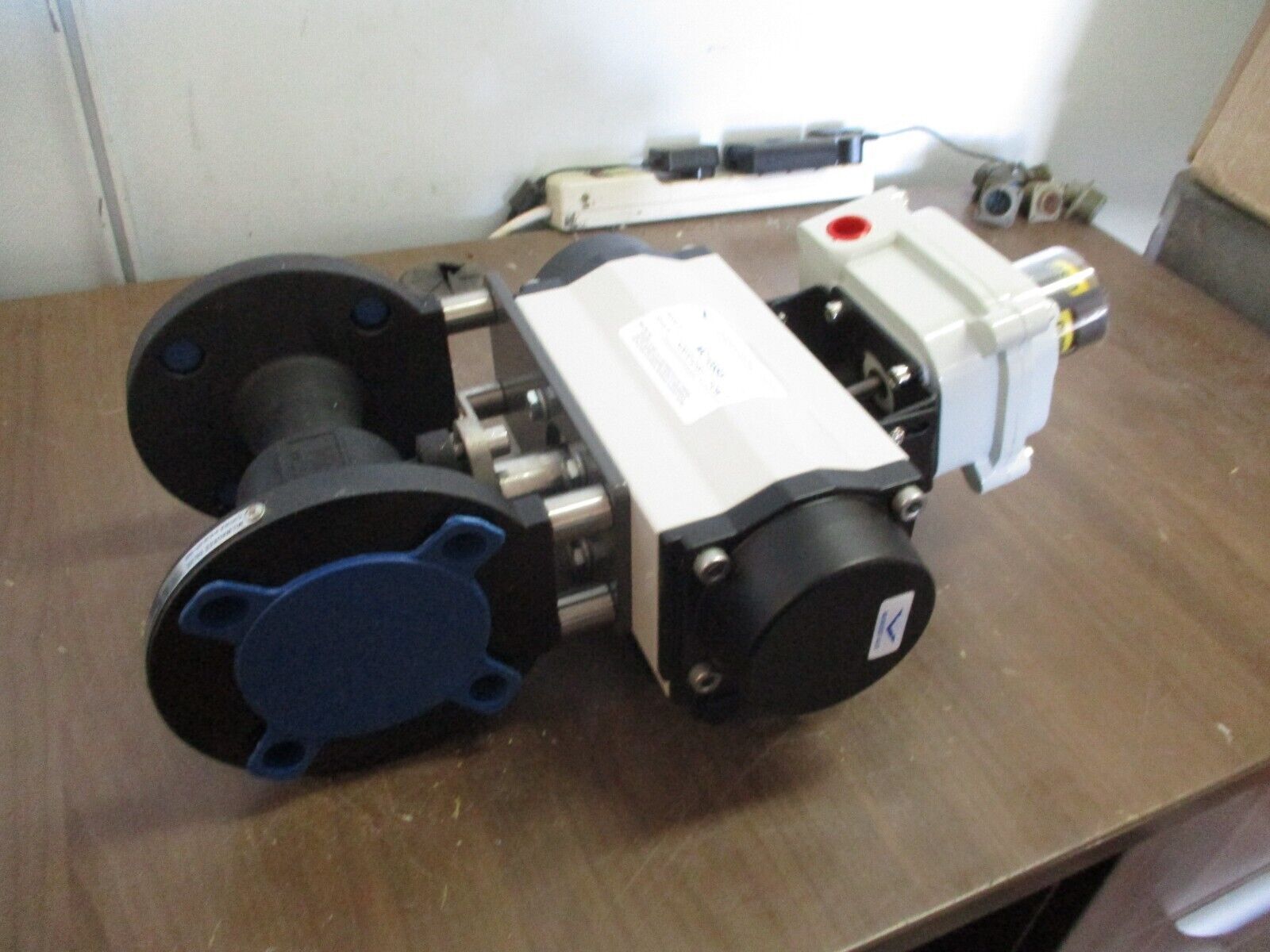 Milwaukee Controls Pneumatic Actuated Valve MC105S5 New Surplus