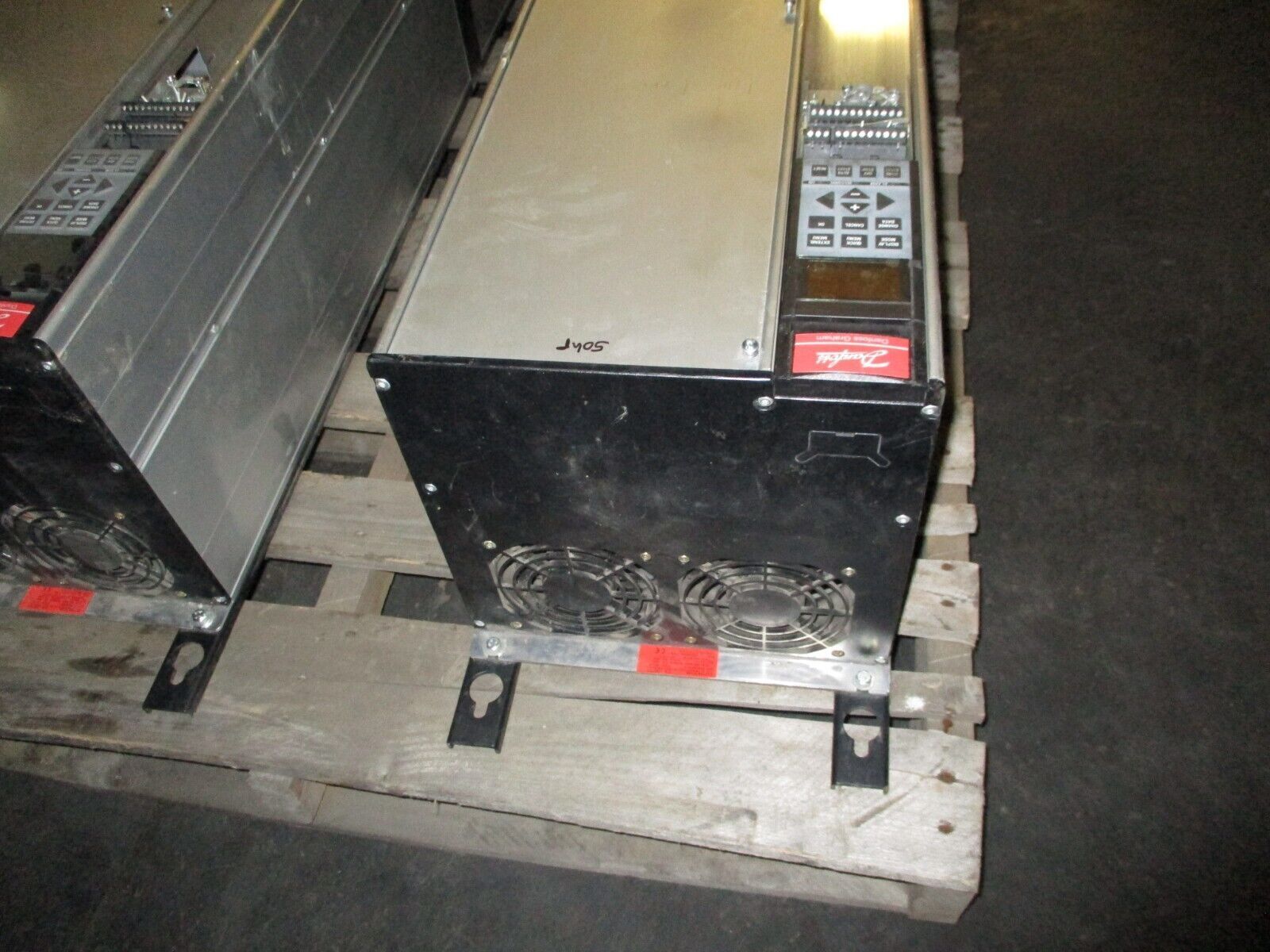 Danfoss VLT 6052 AC Drive w/ Disconnect 175Z7370 50HP 3Ph w/ Keypad Used