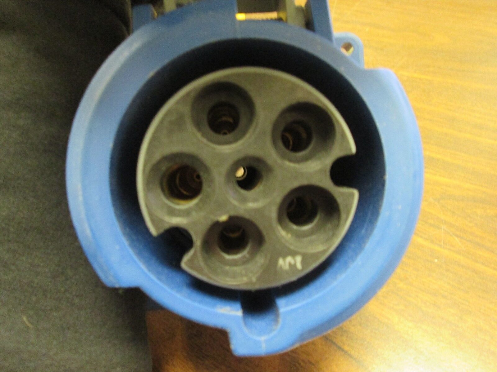 Hubbell Receptacle 560R9W 60A 120/208VAC 3P 5W New Surplus