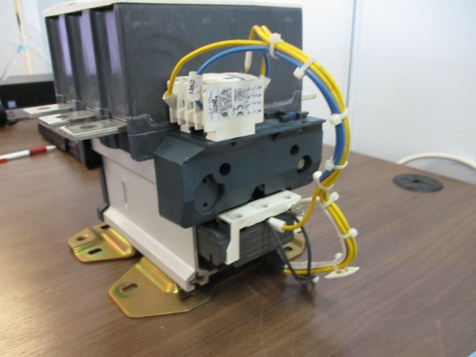 Schneider Electric Contactor LC1F500 120V Coil 700A 600V Used