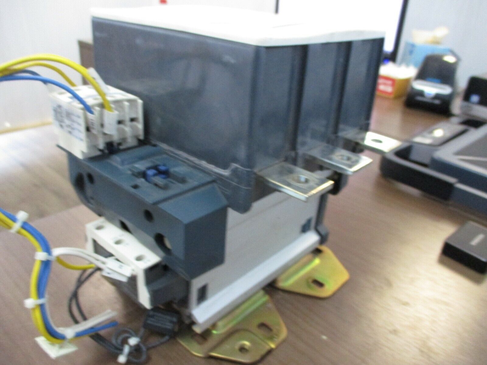 Schneider Electric Contactor LC1F500 120V Coil 700A 600V Used