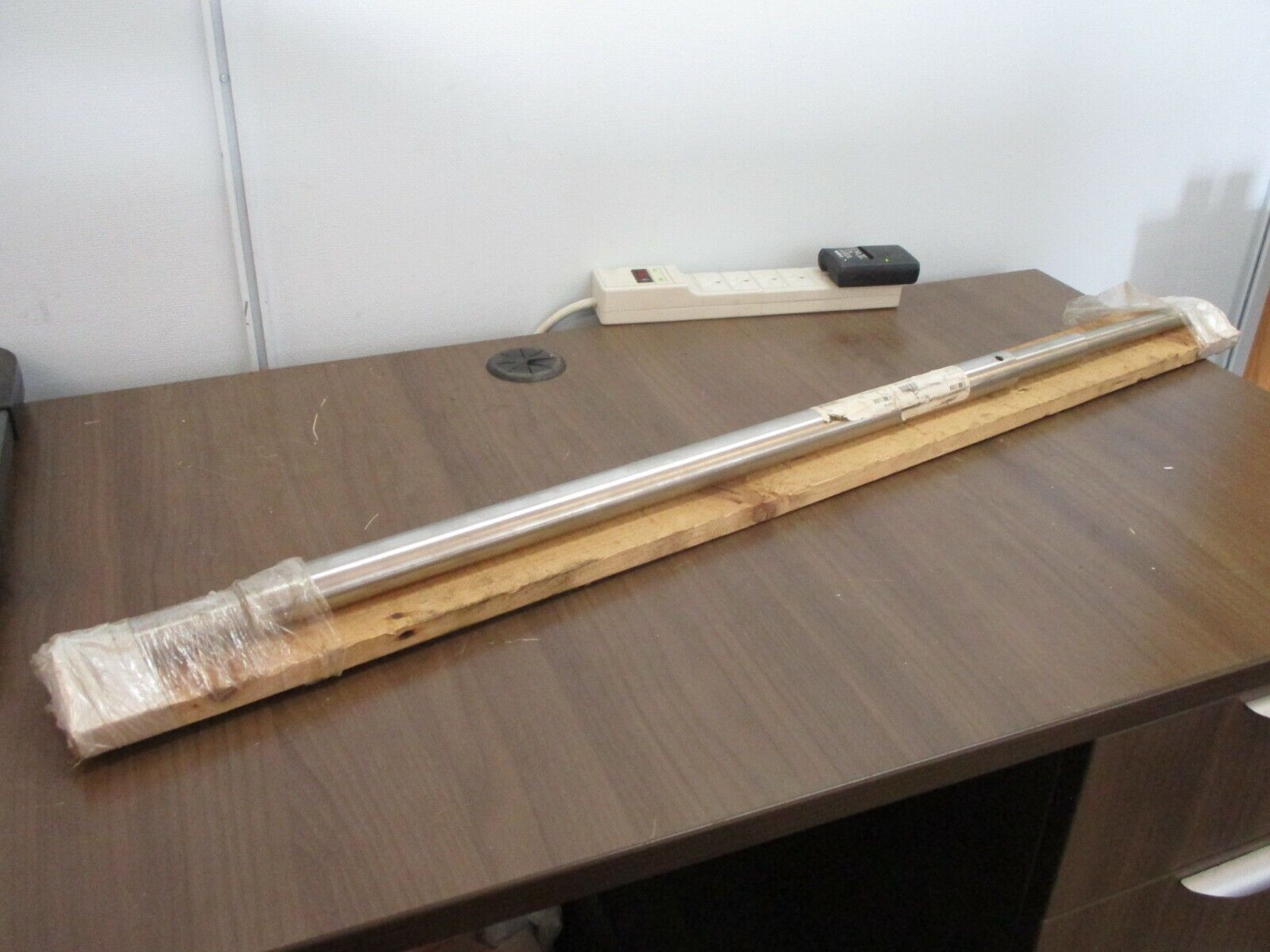 Misc. Brand Shaft 821186 Length: 40" Diameter: 1-1/4" to 7/8" New Surplus