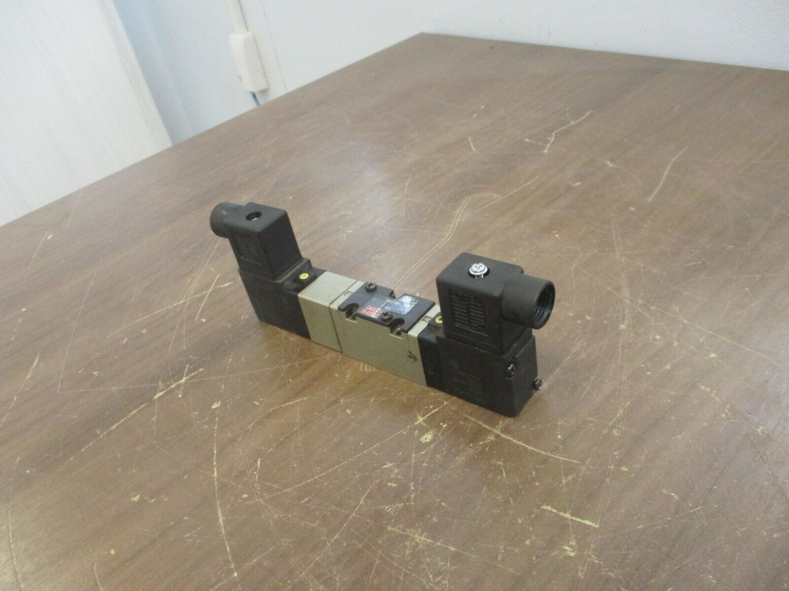 SMC Pilot Solenoid Valve NVFR 2310 0.2-0.9MPa Closed Center 3-Position Used