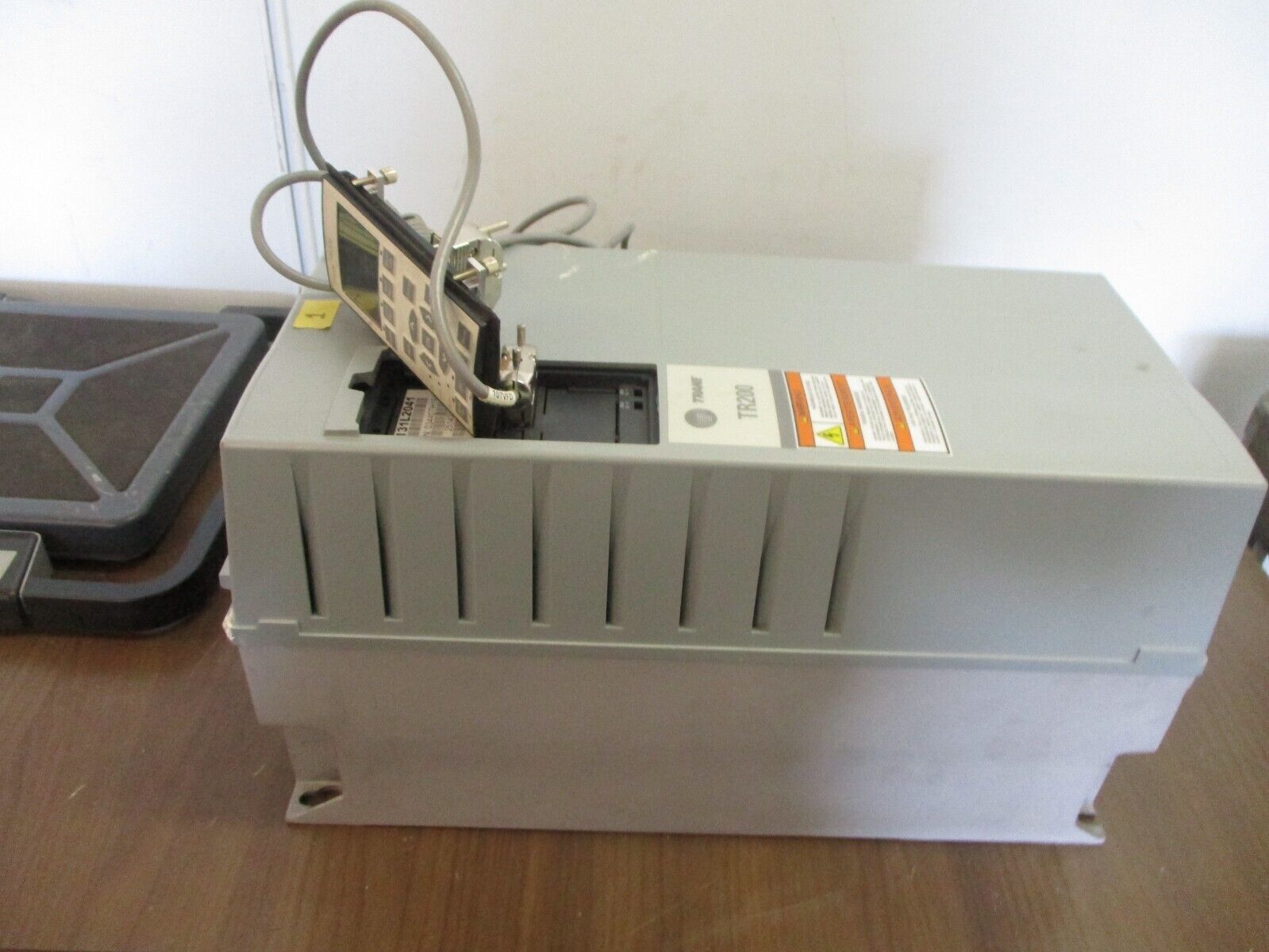 Trane TR200 AC Drive 131L2041 15HP 3Ph w/ Keypad *Chipped Cover* Used