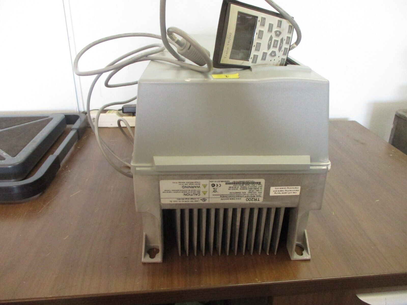 Trane TR200 AC Drive 131L2041 15HP 3Ph w/ Keypad *Chipped Cover* Used
