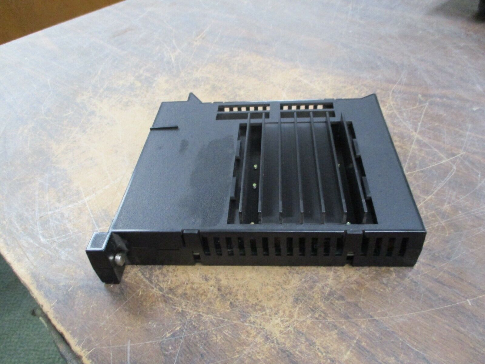 Square D SY/Max AC Output Module 8030 COM-221 Ser. C 120VAC 2A 60Hz Used