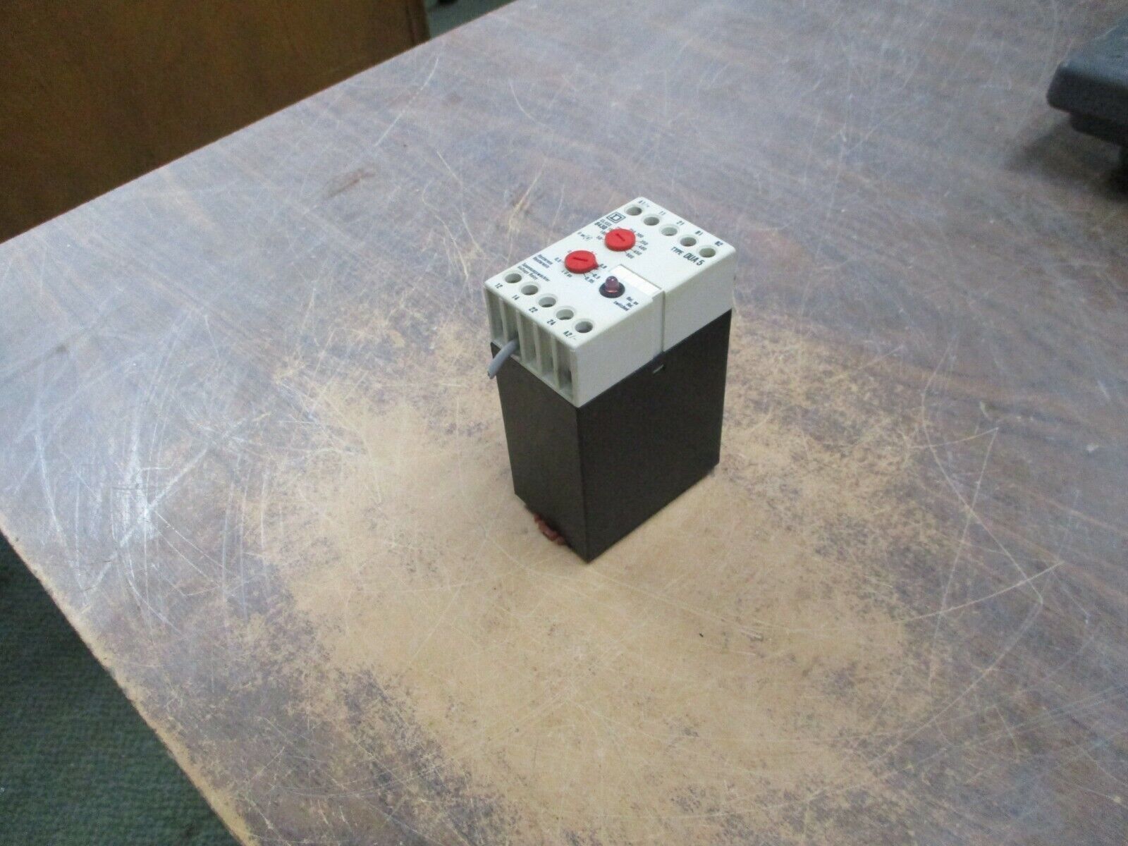 Square D Type DUA 5 Voltage Relay 8430 DUA /DAU/ -W 50-500V Used
