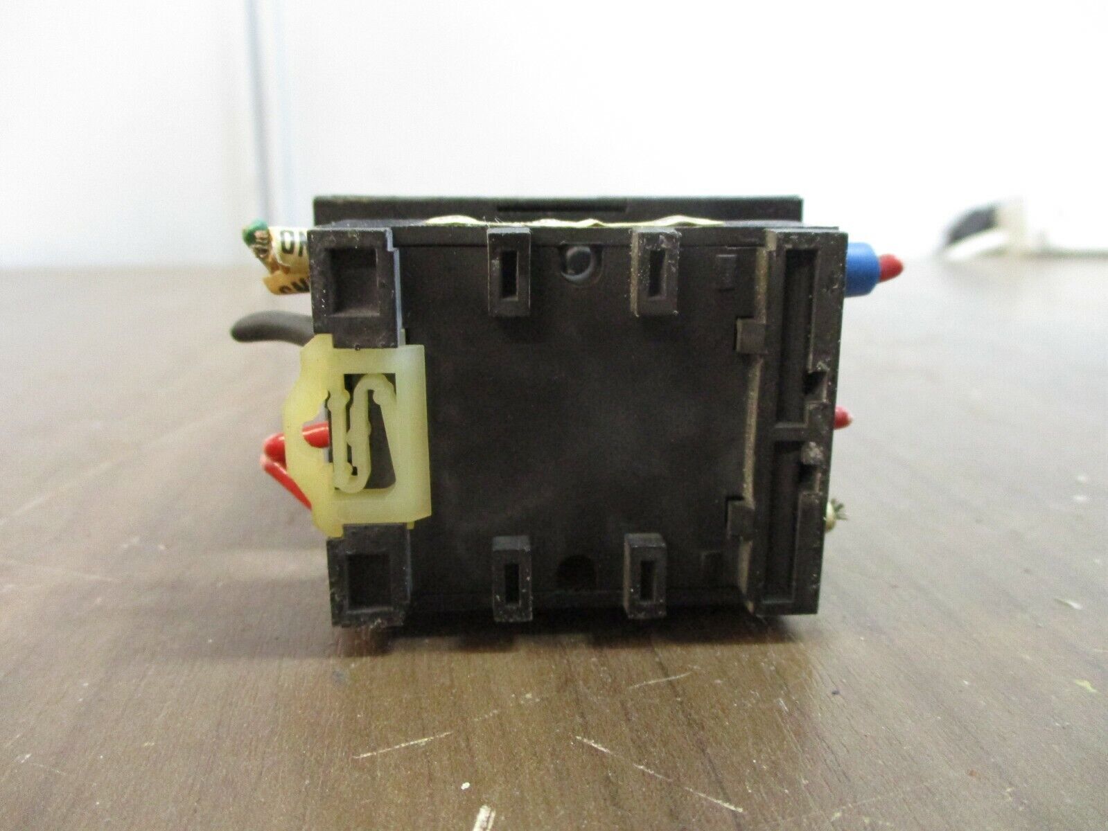 ABB/SSAC Liquid Level Control Relay LLC44B1A 120VAC w/ Base *Missing Knob* Used