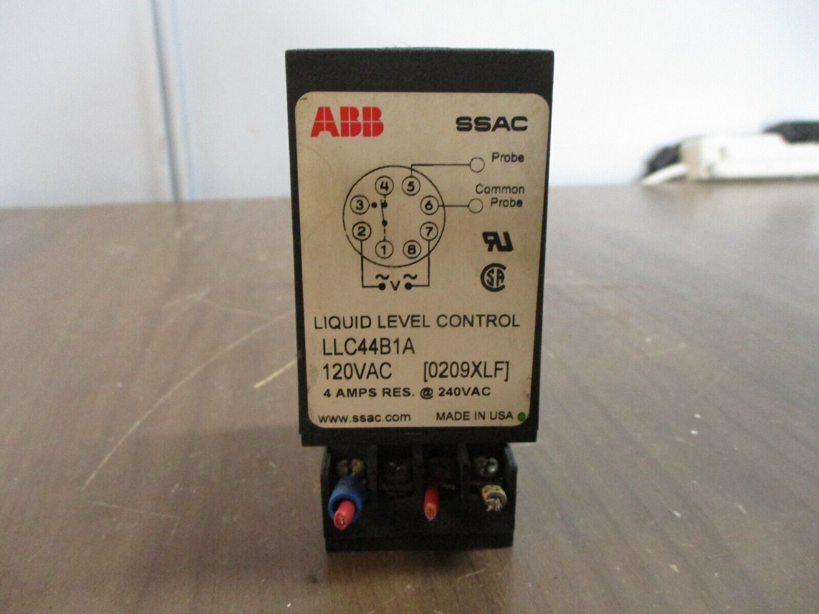 ABB/SSAC Liquid Level Control Relay LLC44B1A 120VAC w/ Base *Missing Knob* Used