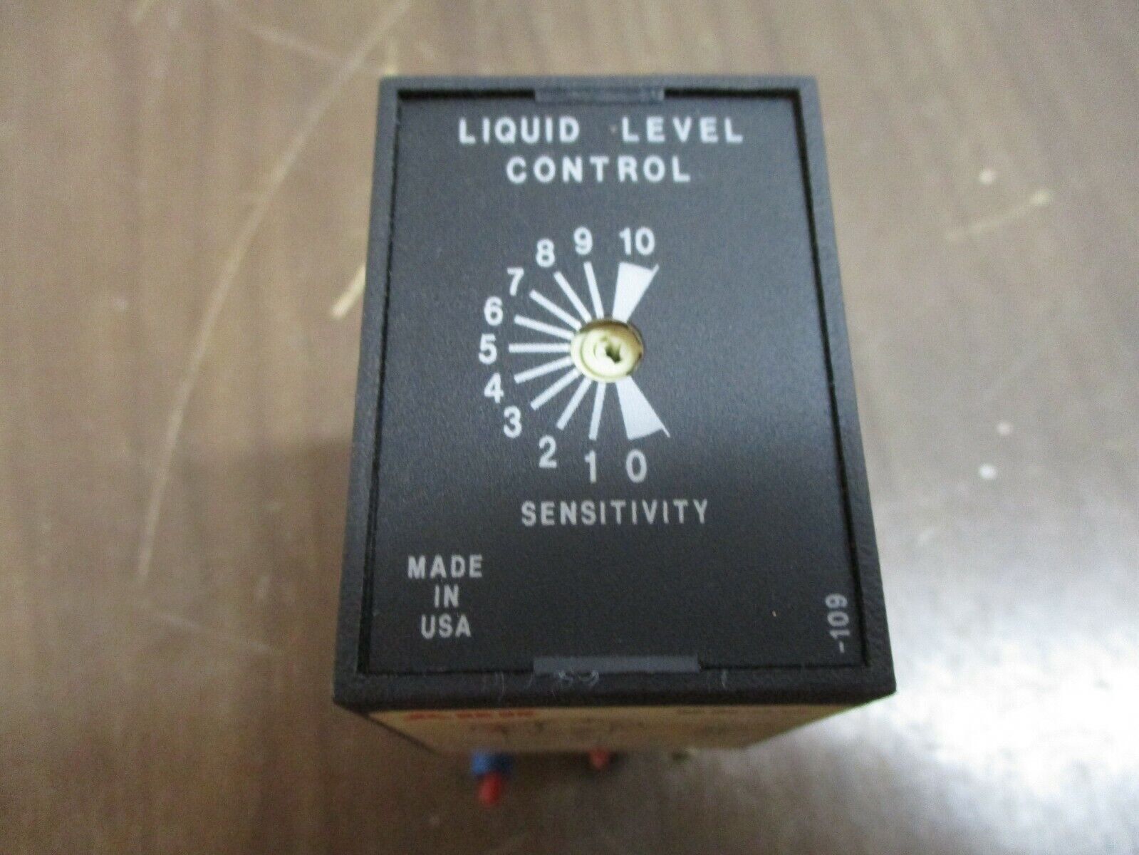 ABB/SSAC Liquid Level Control Relay LLC44B1A 120VAC w/ Base *Missing Knob* Used