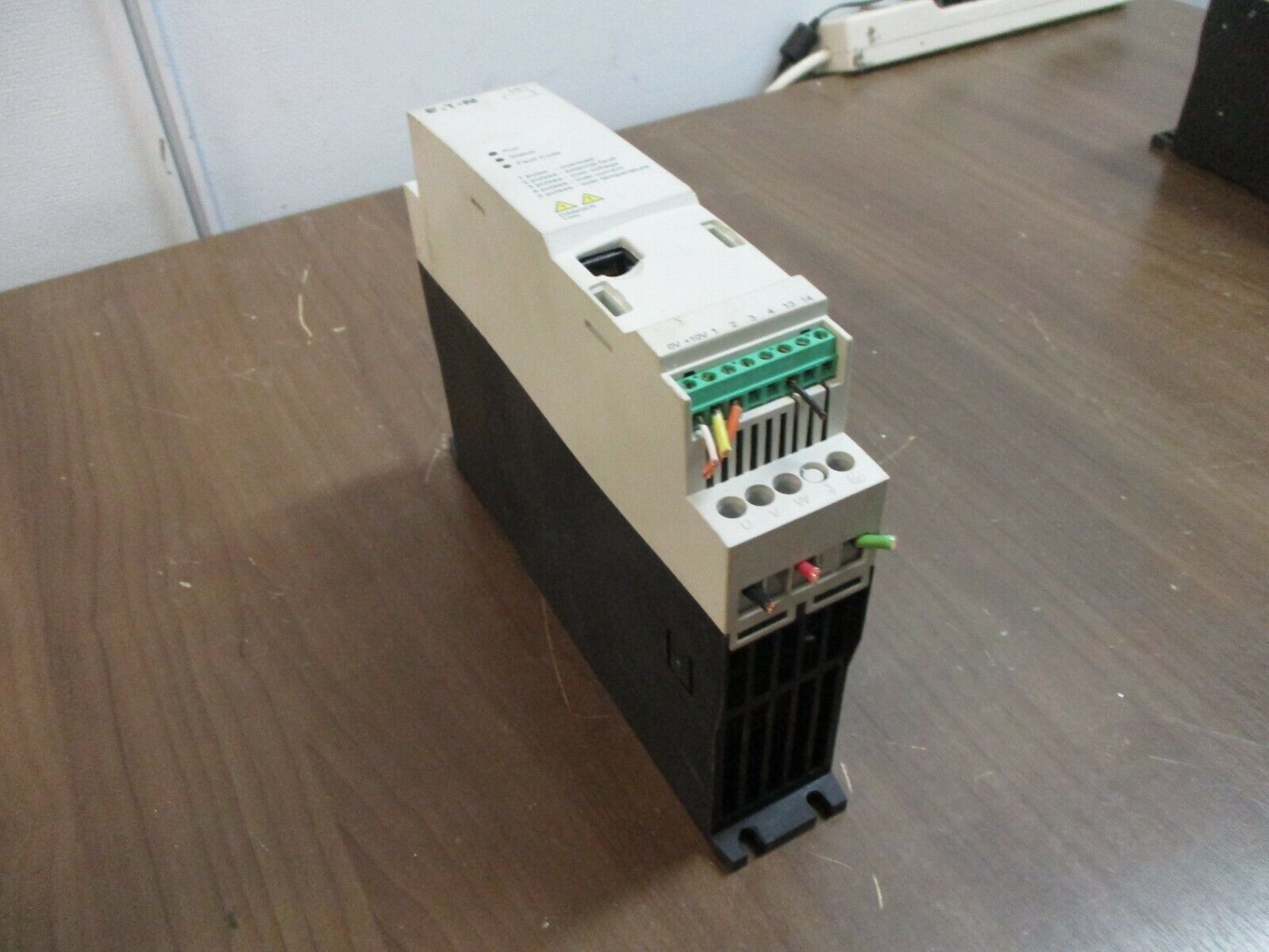 Eaton PowerXL AC Drive DE1-342D1NN-N20N 1HP 3Ph Used