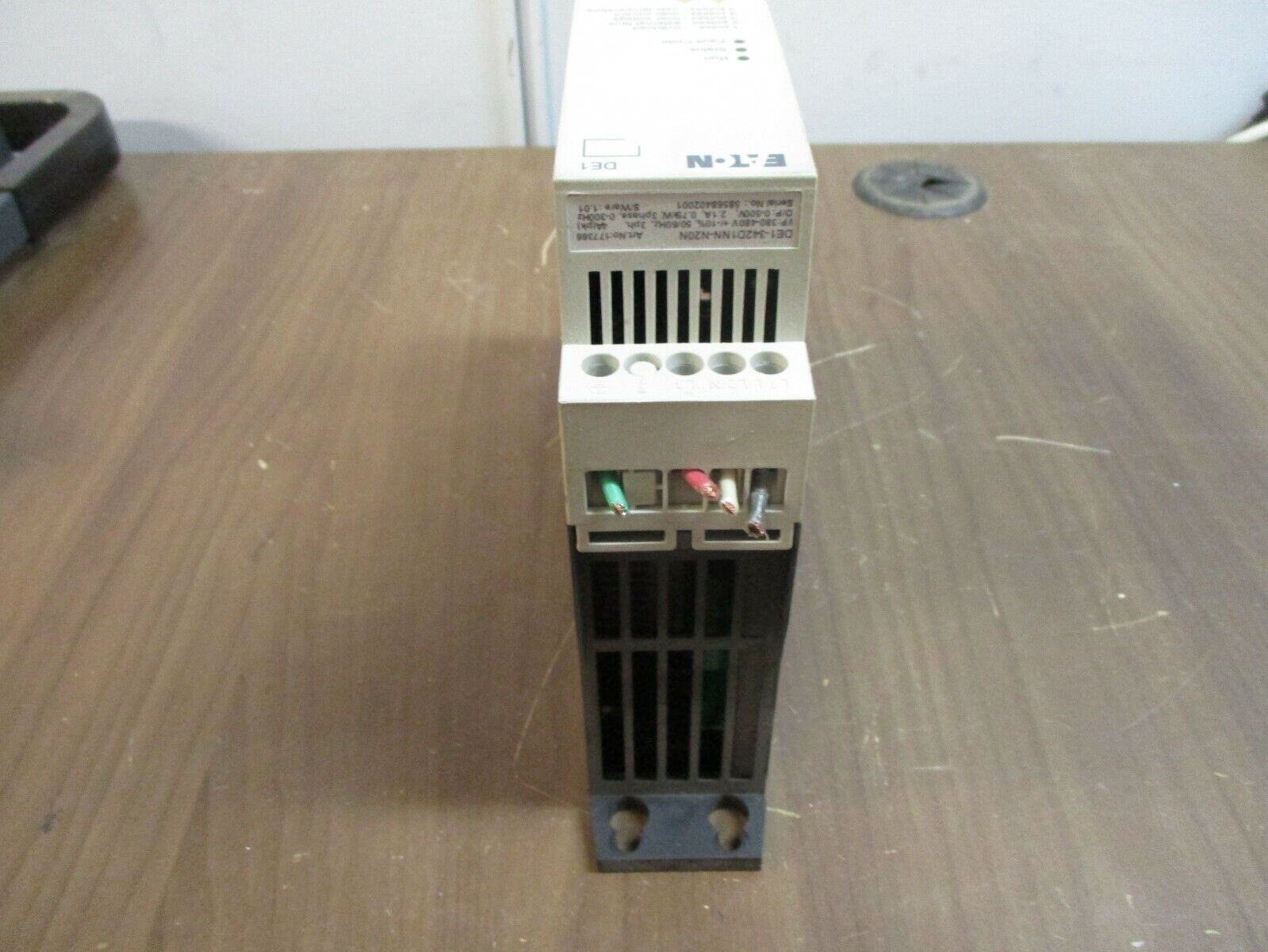 Eaton PowerXL AC Drive DE1-342D1NN-N20N 1HP 3Ph Used