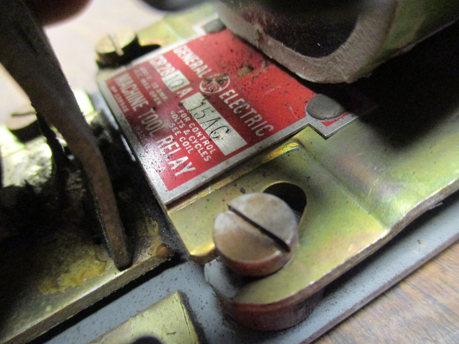 GE Machine Tool Relay CR2810A15AC 110V Coils 10A 600V Used