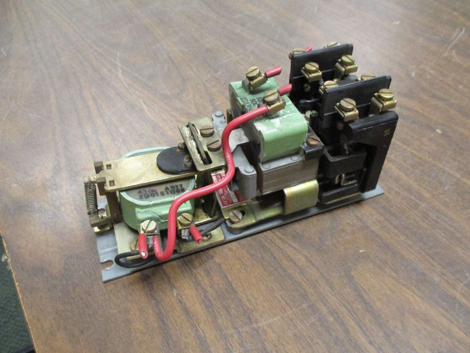 GE Machine Tool Relay CR2810A15AC 110V Coils 10A 600V Used