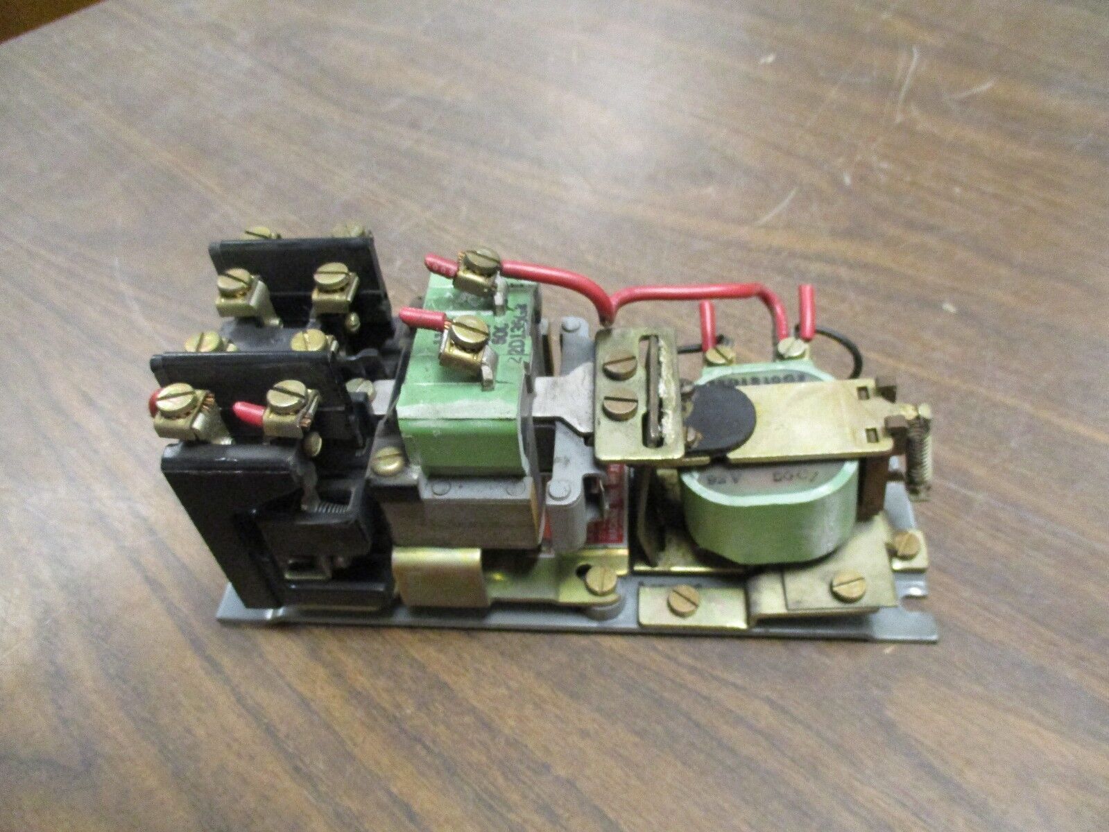 GE Machine Tool Relay CR2810A15AC 110V Coils 10A 600V Used