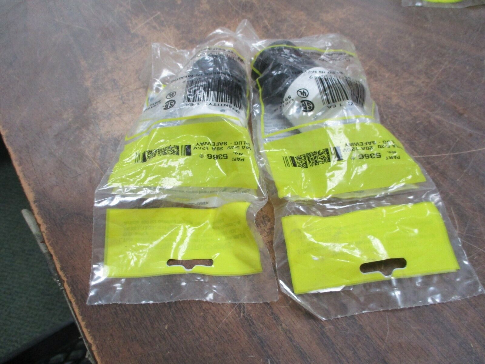 Daniel Woodhead Safeway Plug 5366 20A 125V Nema 5-20 *Lot of 2* New Surplus