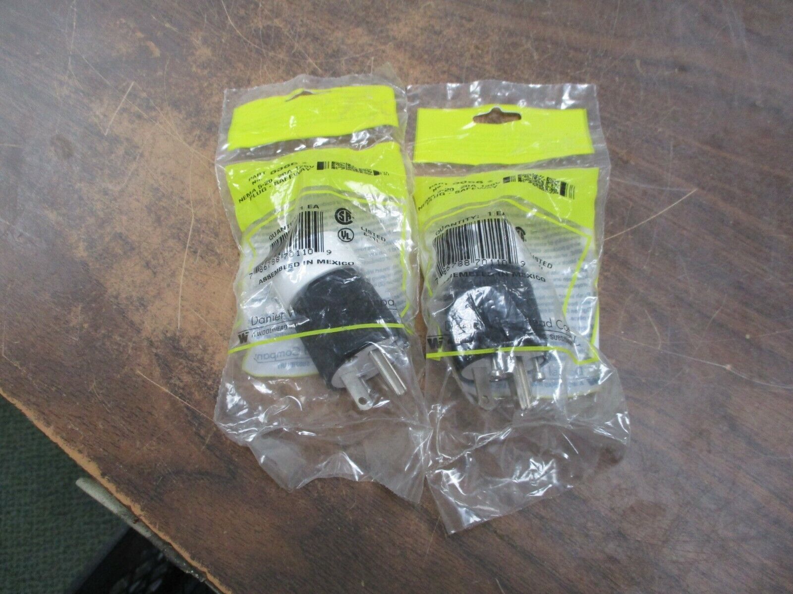 Daniel Woodhead Safeway Plug 5366 20A 125V Nema 5-20 *Lot of 2* New Surplus