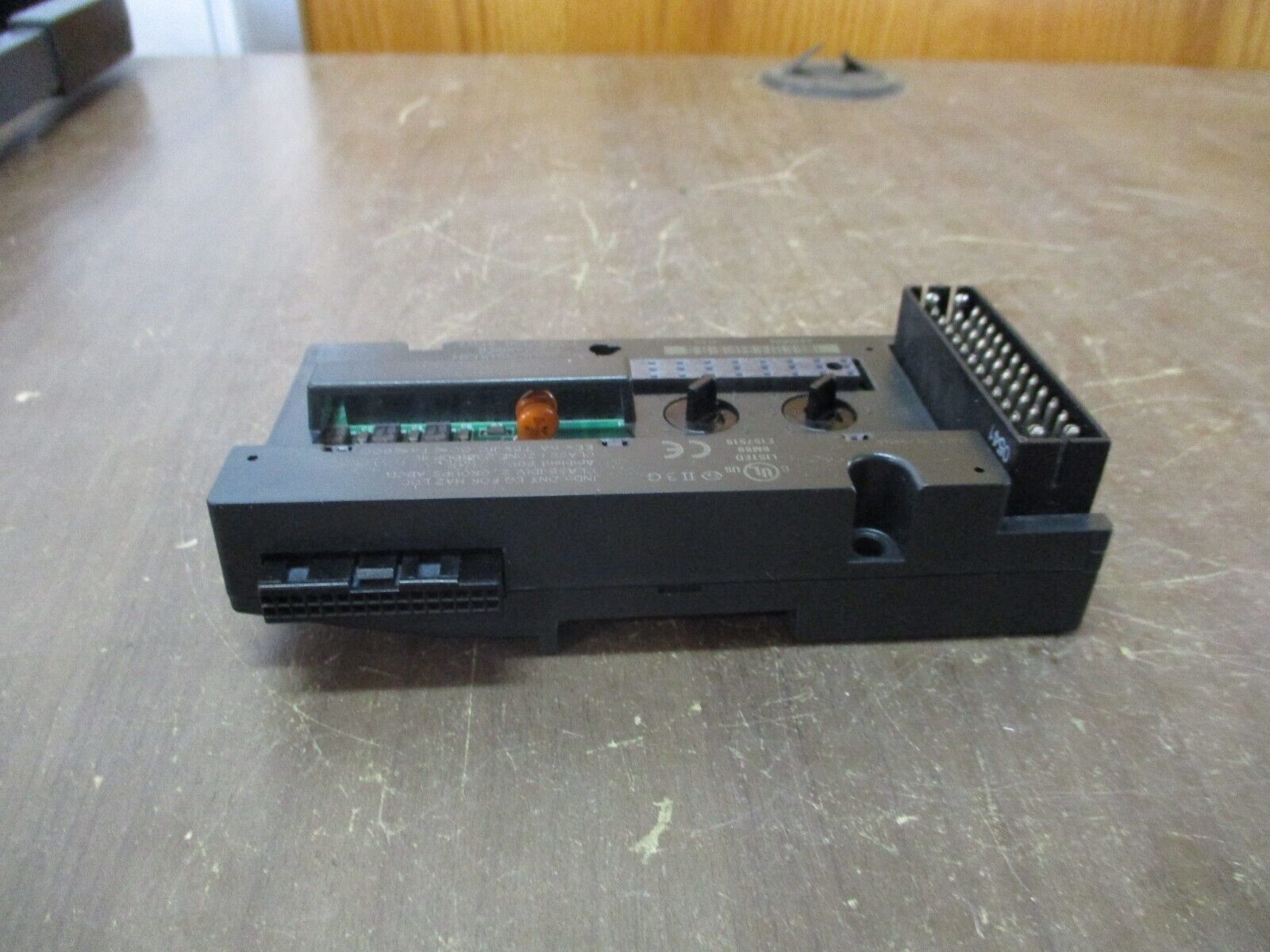 GE VersaMax I/O Carrier IC200CHS003H Connector Style *Broken Base* Used