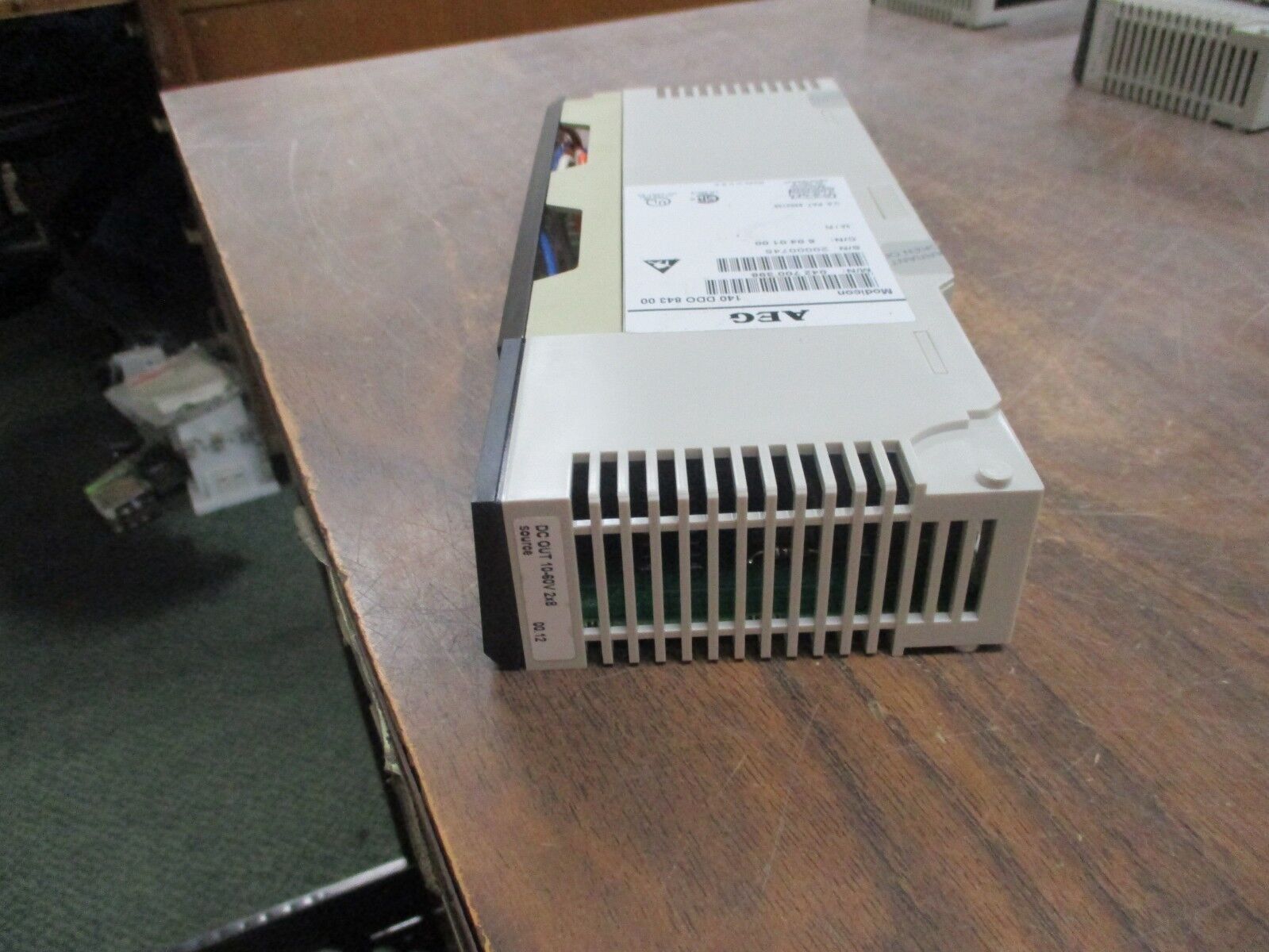AEG Modicon DC Output Module 140 DD0 843 00 10-60VDC 2A/PT Used