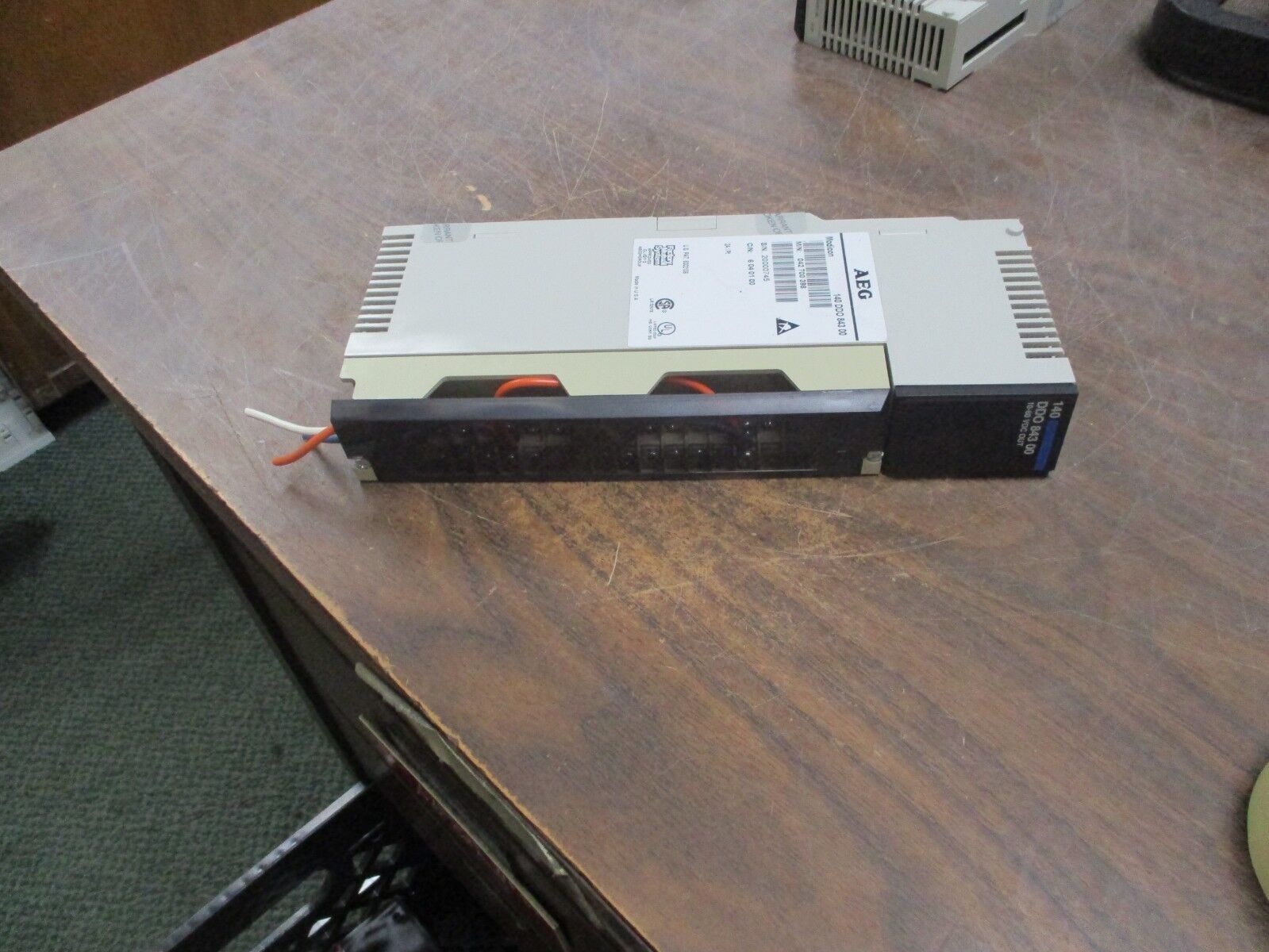 AEG Modicon DC Output Module 140 DD0 843 00 10-60VDC 2A/PT Used