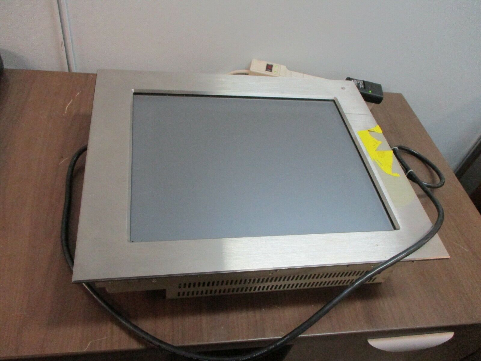 Allen-Bradley Industrial Flat Panel HMI 6185-DBCAAAZ Ser. A 100-120/200-240V