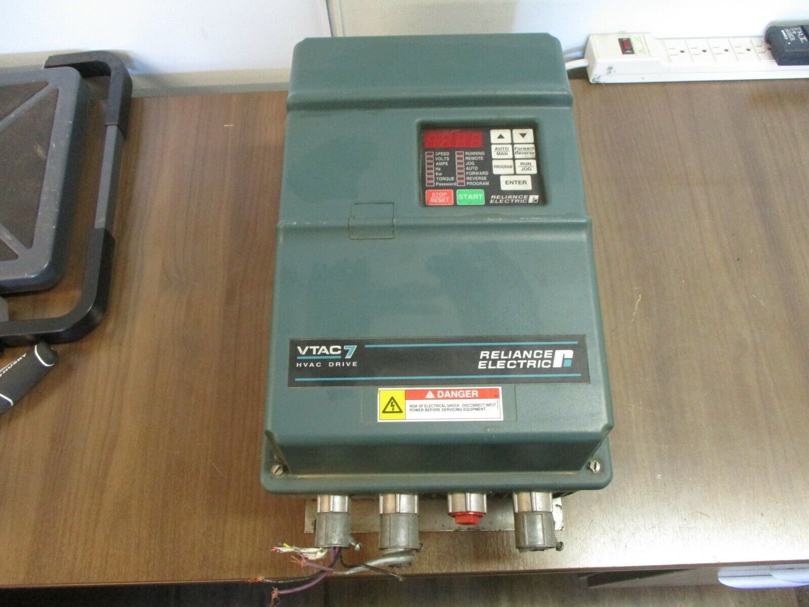 Reliance VTAC 7 GV3000 / SE AC Drive 25G4260 25HP 3Ph Type 12 Enclosure Used