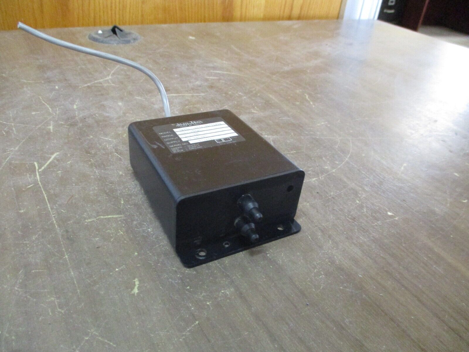 Auto Tran Pressure Transducer 700D(-.25/+.25")24V4 Range: -/+ 0.25"WC Used