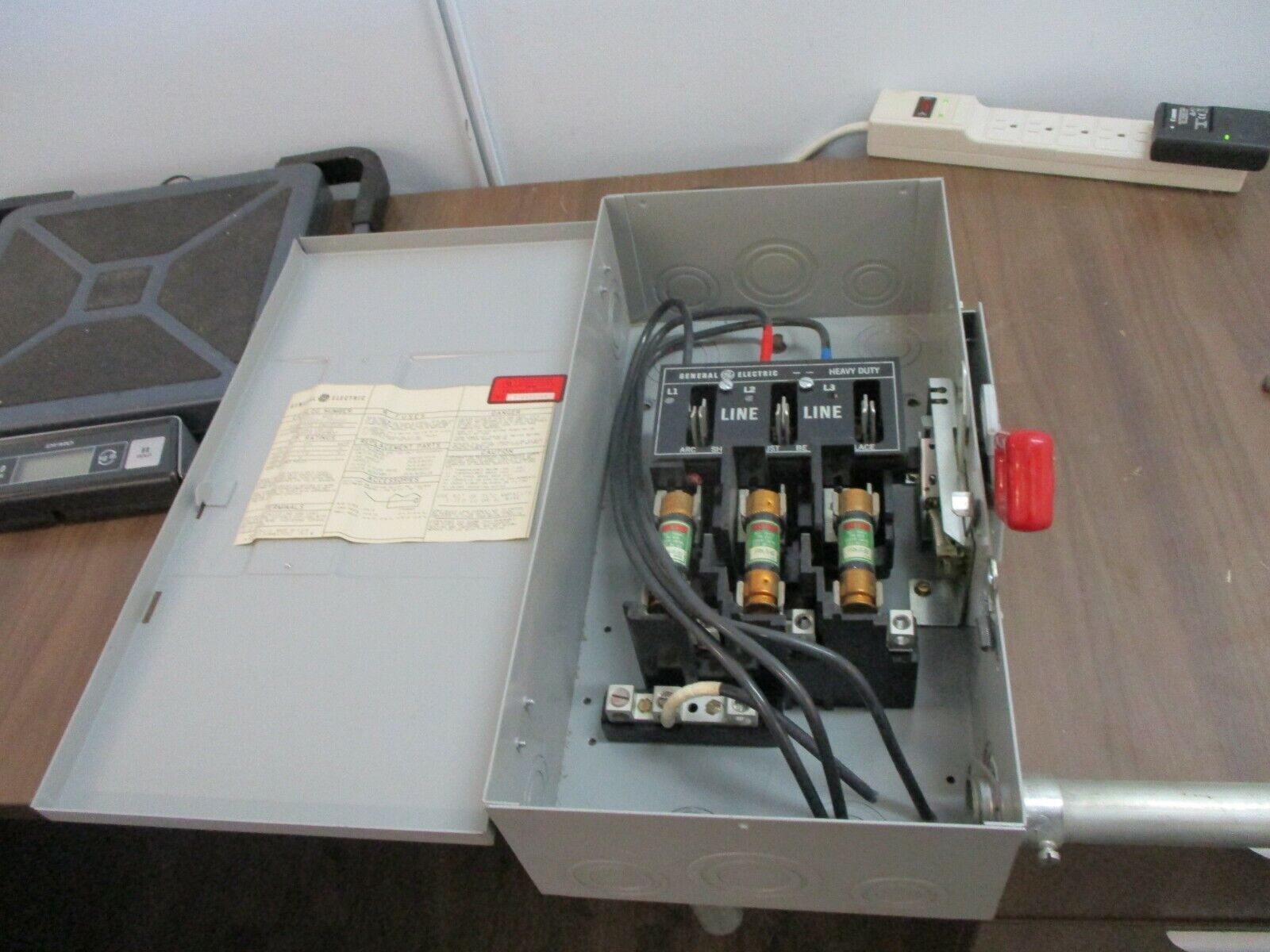 GE Fusible Safety Switch/Disconnect TH4322 60A 240V Used