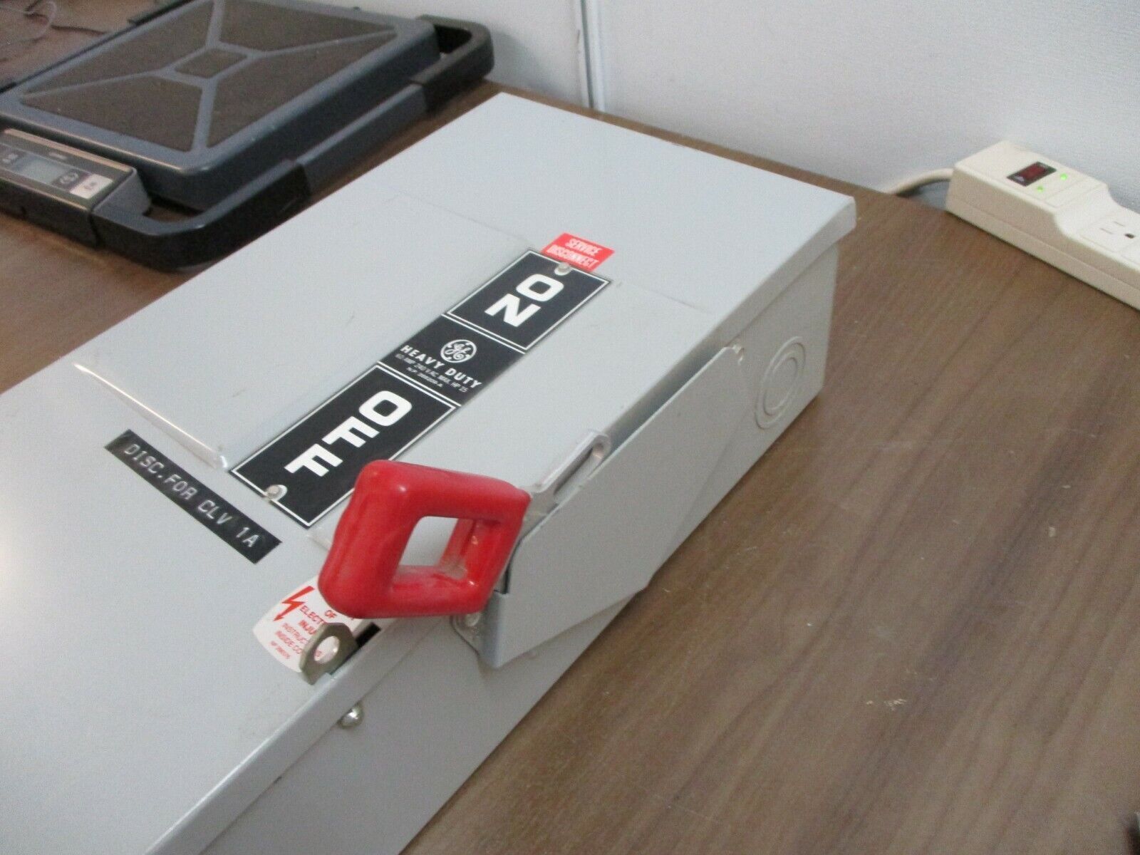 GE Fusible Safety Switch/Disconnect TH4322 60A 240V Used