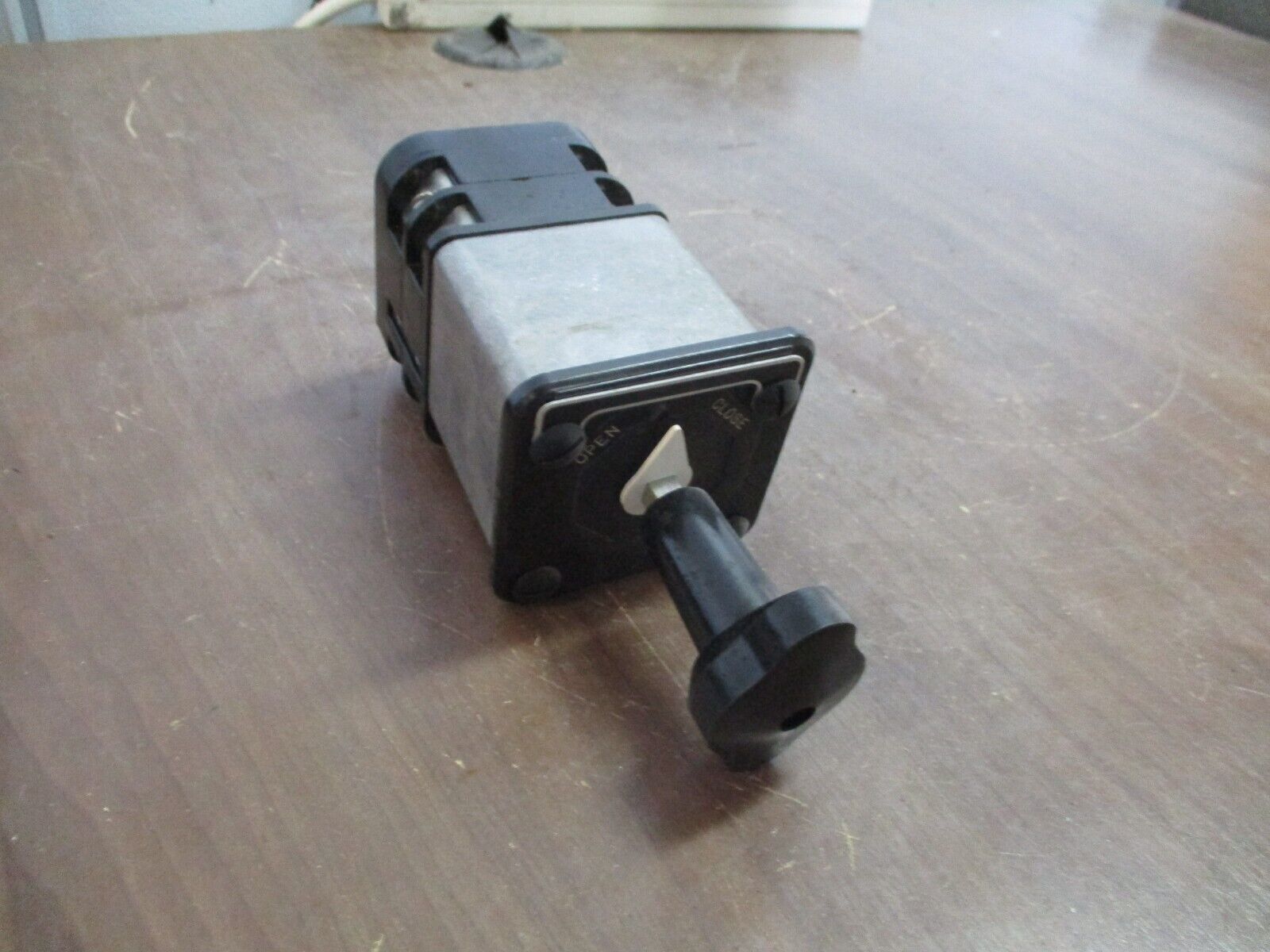 GE Type SBM Rotary Switch B3A64T1S2V1 Open / Close Used