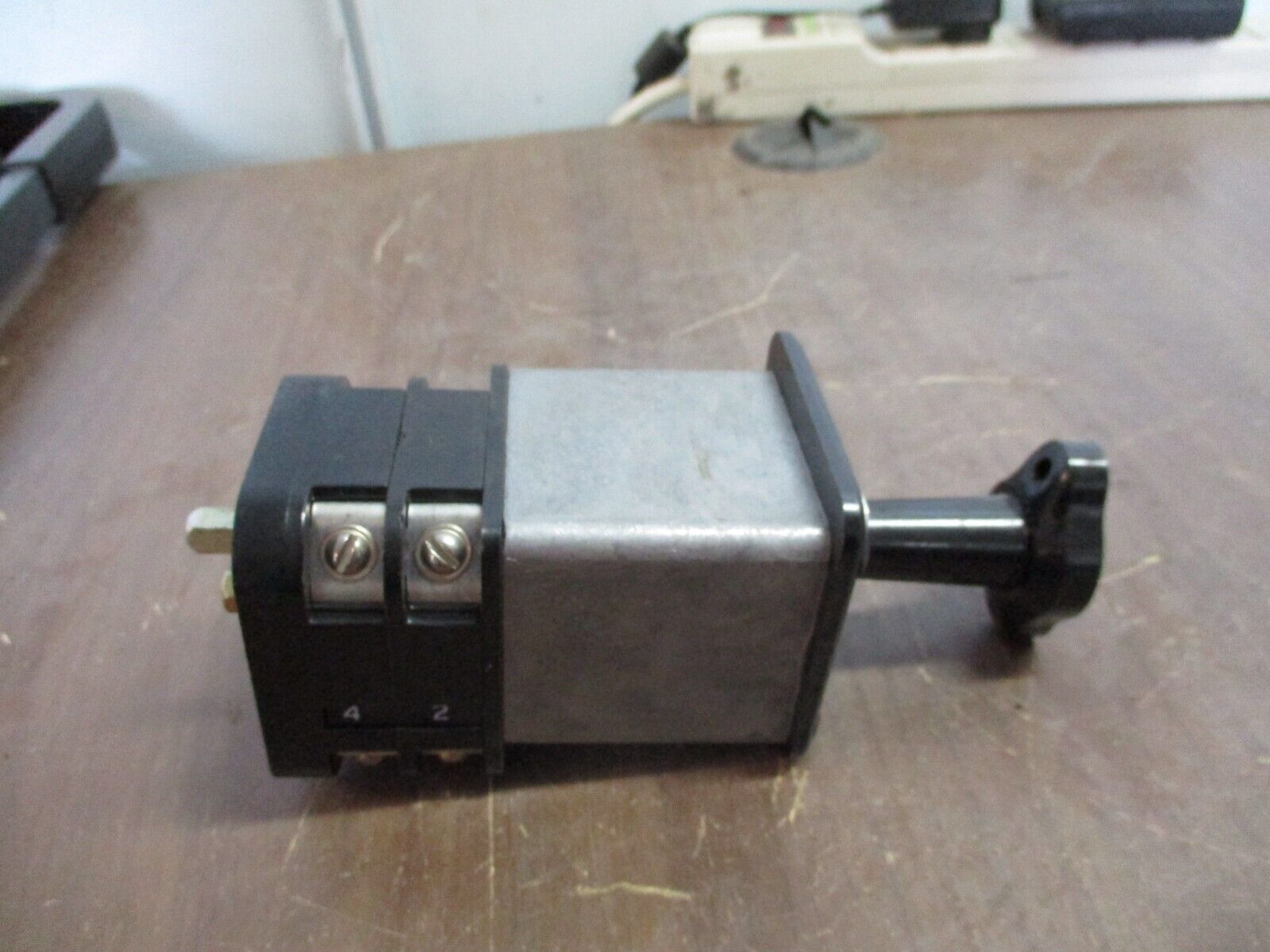 GE Type SBM Rotary Switch B3A64T1S2V1 Open / Close Used