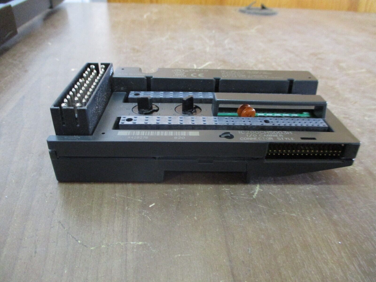 GE VersaMax I/O Carrier IC200CHS003H Connector Style *Cracked Base* Used