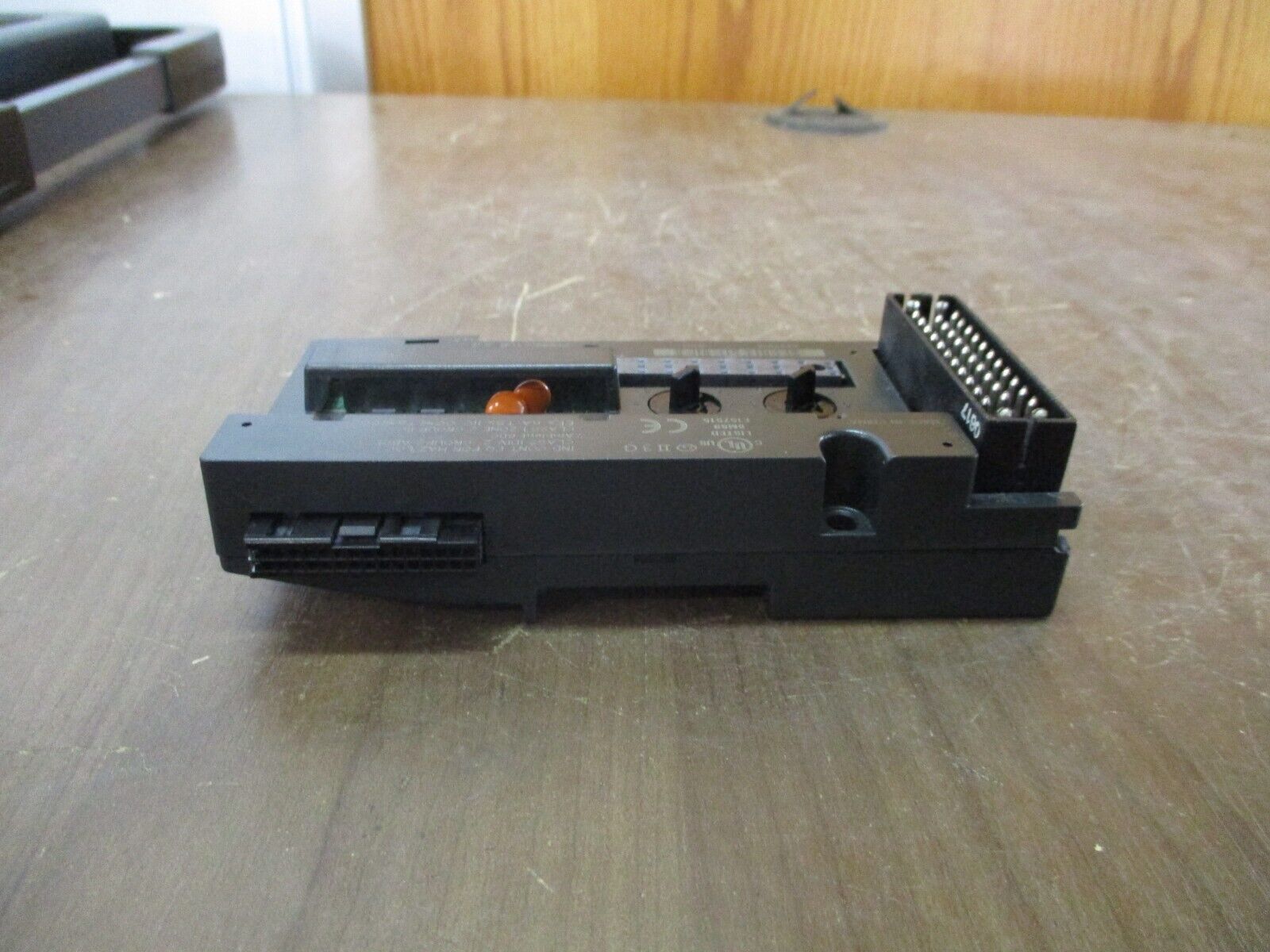 GE VersaMax I/O Carrier IC200CHS003H Connector Style *Cracked Base* Used