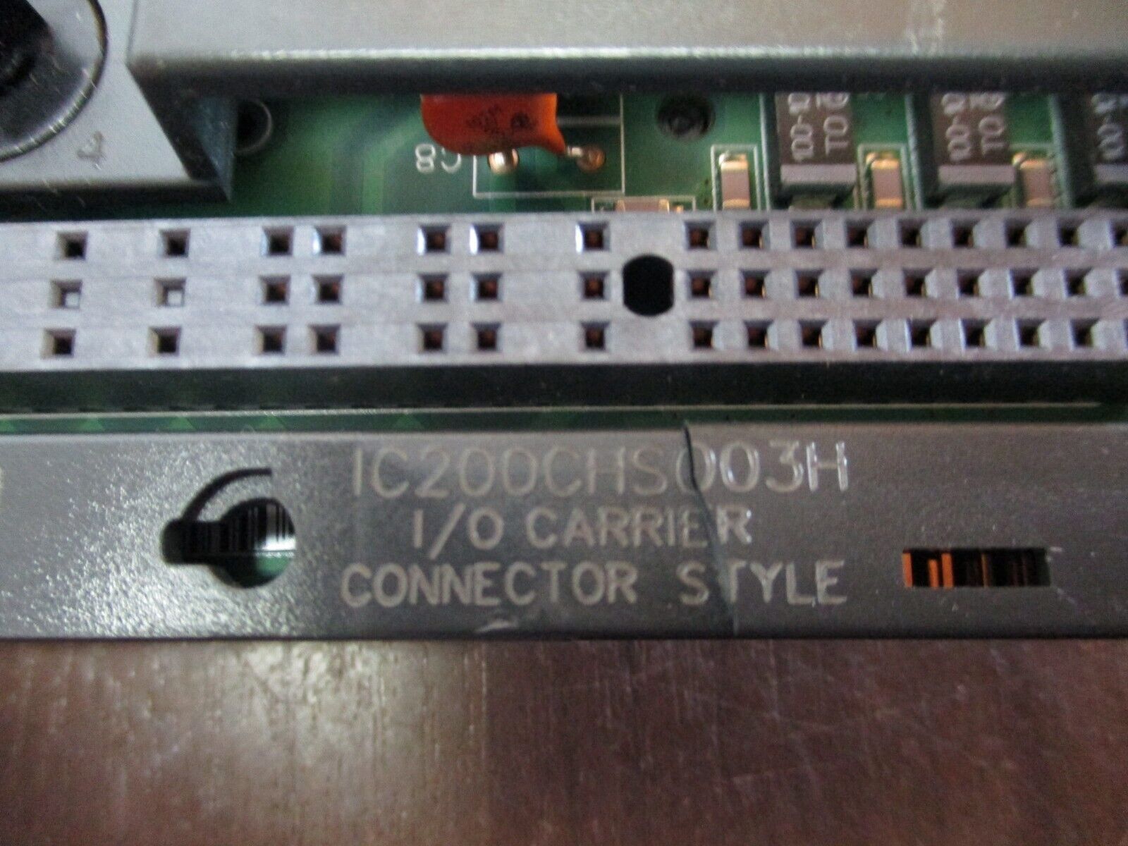 GE VersaMax I/O Carrier IC200CHS003H Connector Style *Cracked Base* Used
