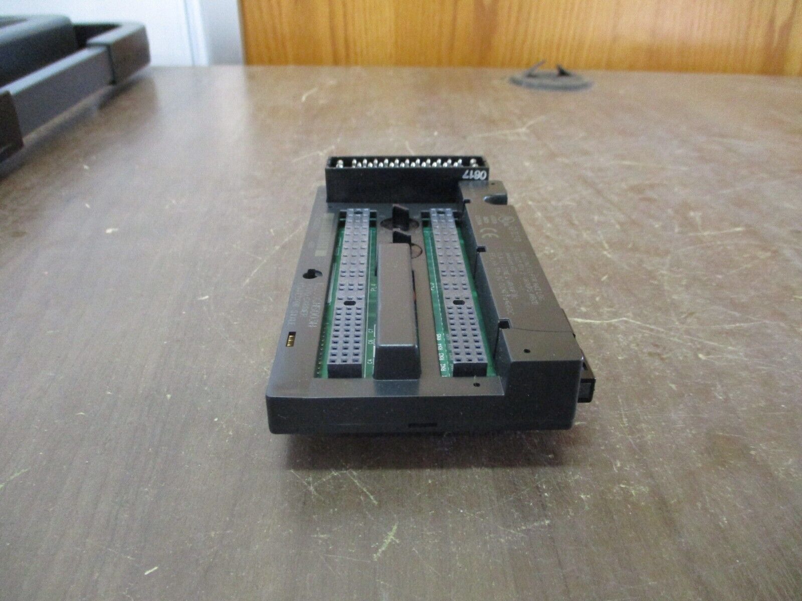 GE VersaMax I/O Carrier IC200CHS003H Connector Style *Cracked Base* Used