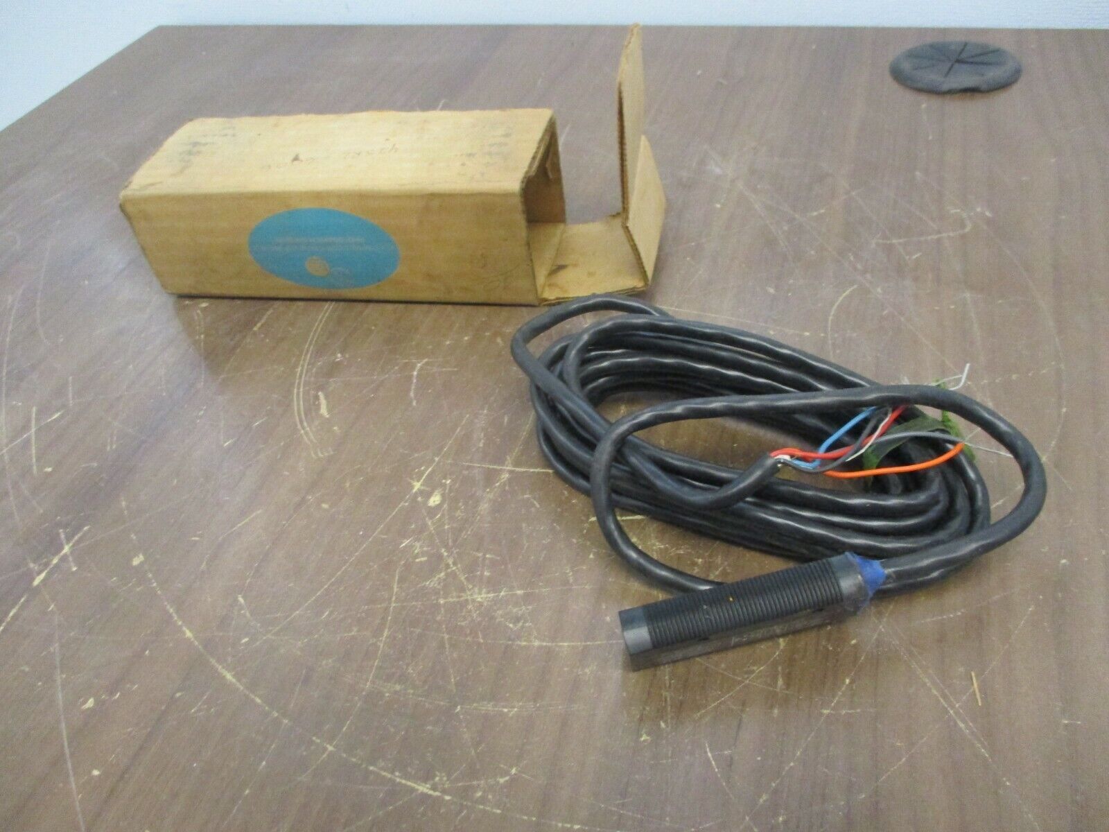 Electronics Corporation Wide Angle Proximity Control 42SRP-6013 Dark Operate