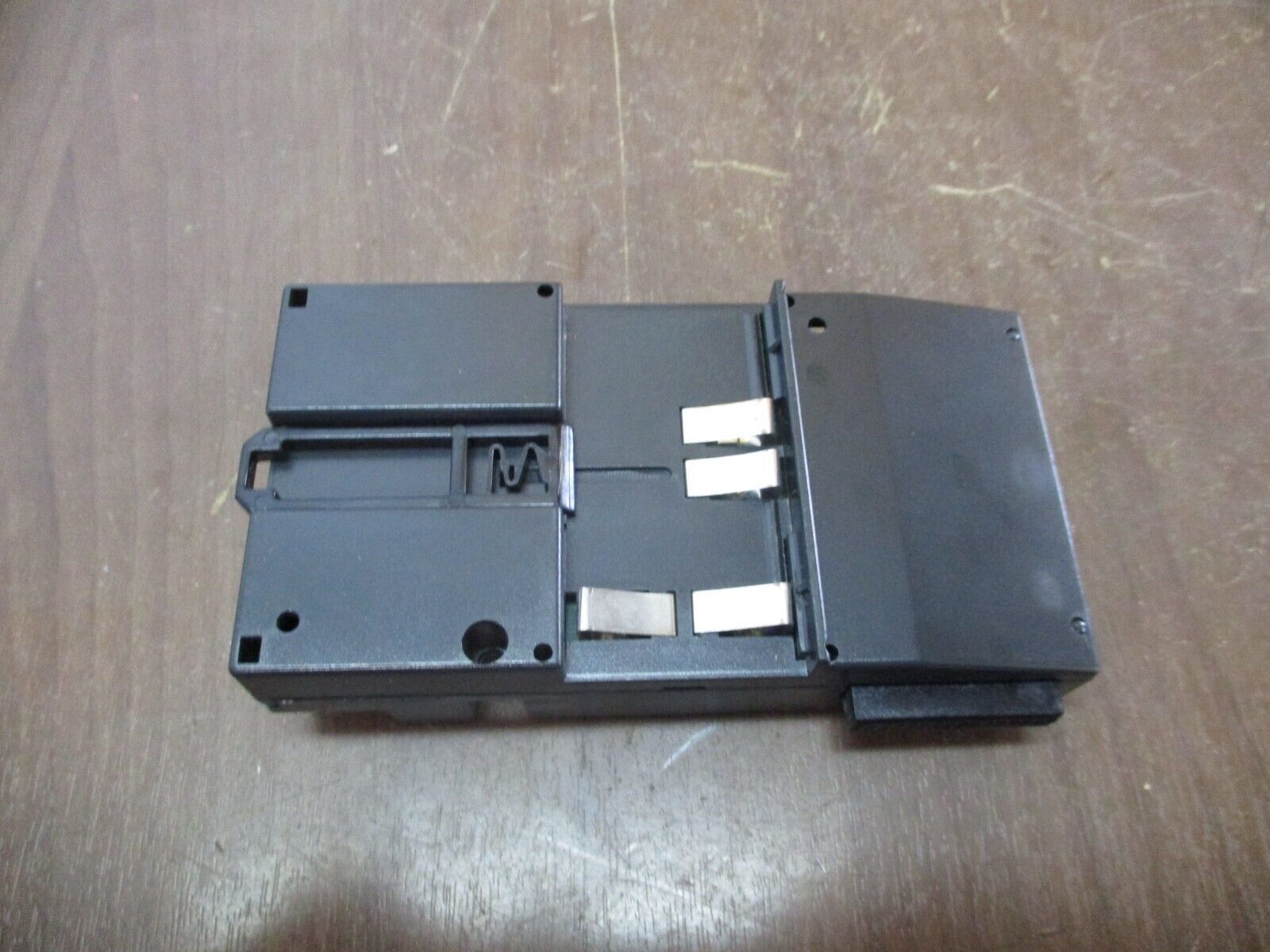 GE VersaMax I/O Carrier IC200CHS003H Connector Style *Cracked Base* Used