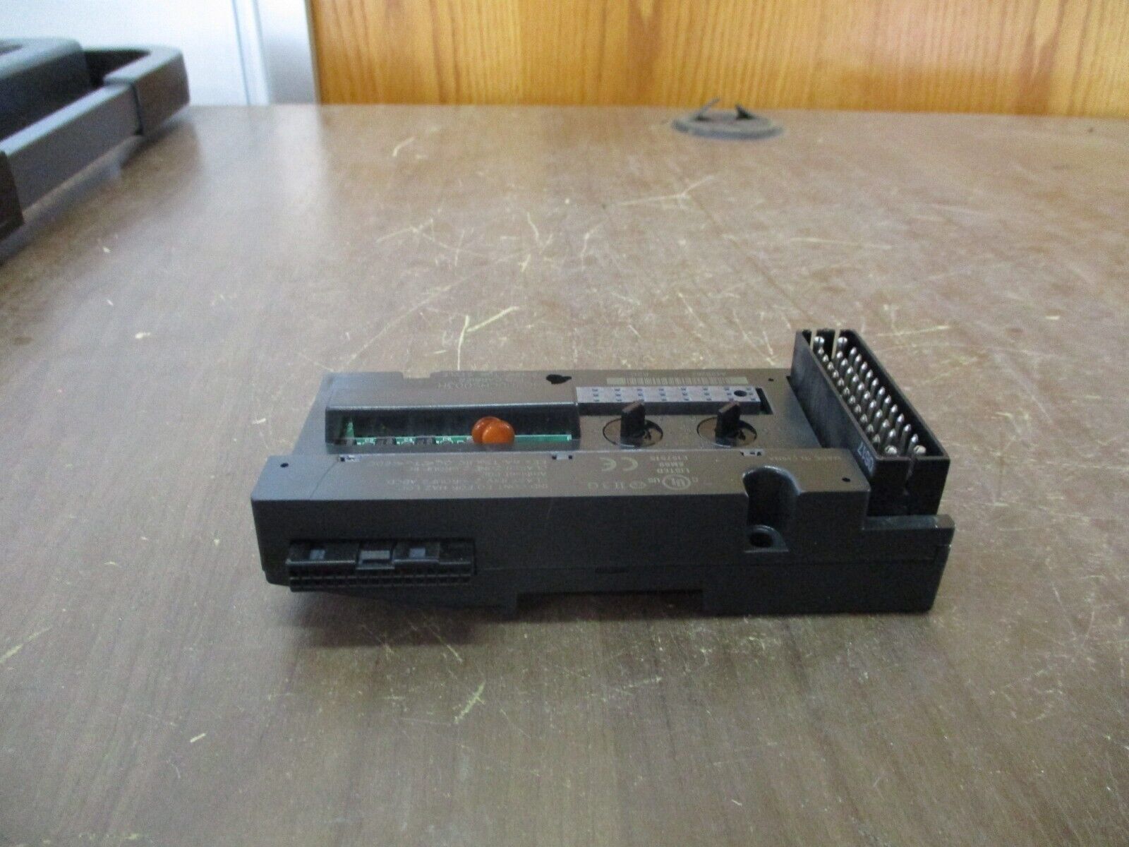 GE VersaMax I/O Carrier IC200CHS003H Connector Style *Cracked Base* Used