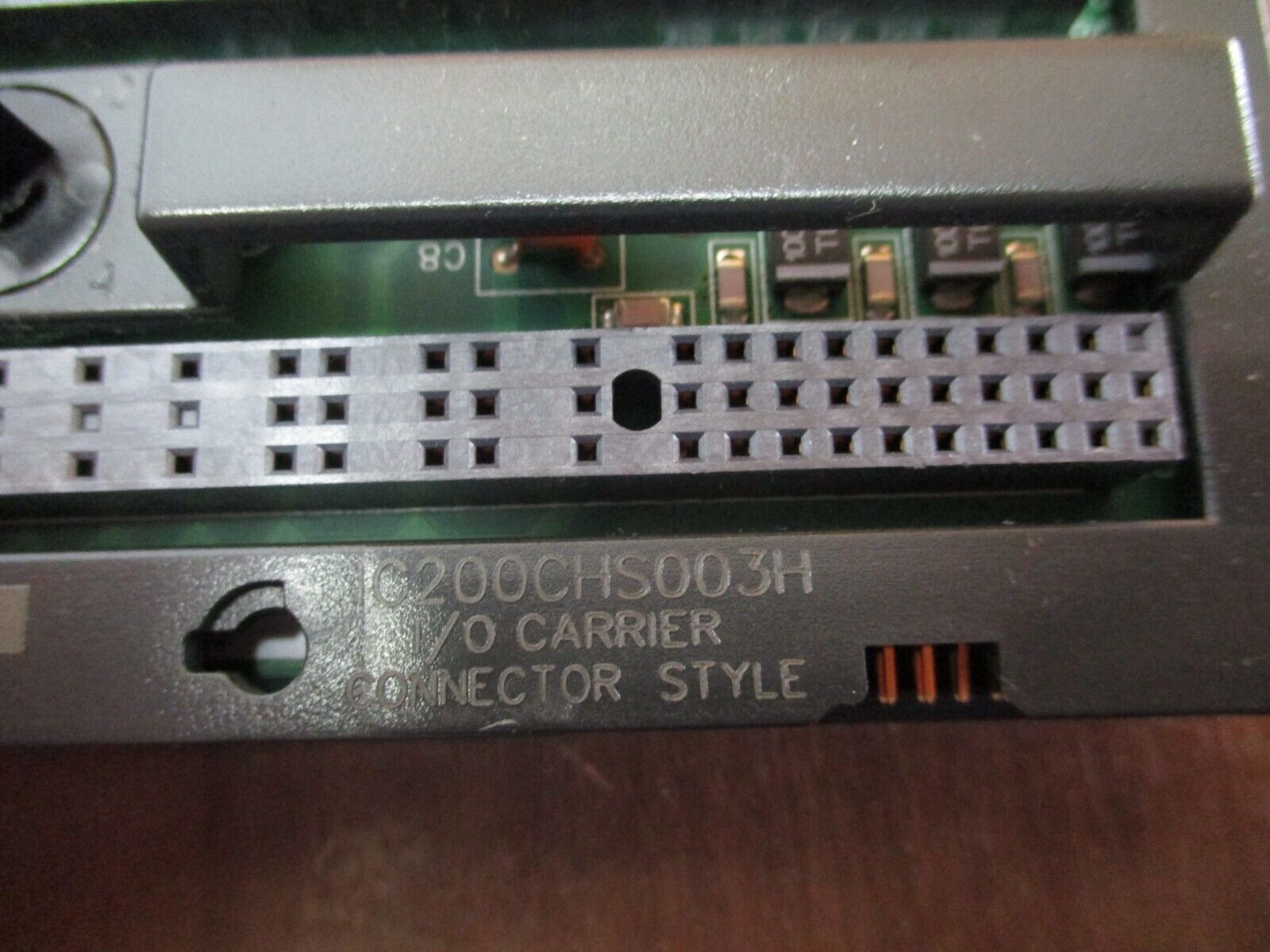 GE VersaMax I/O Carrier IC200CHS003H Connector Style *Cracked Base* Used