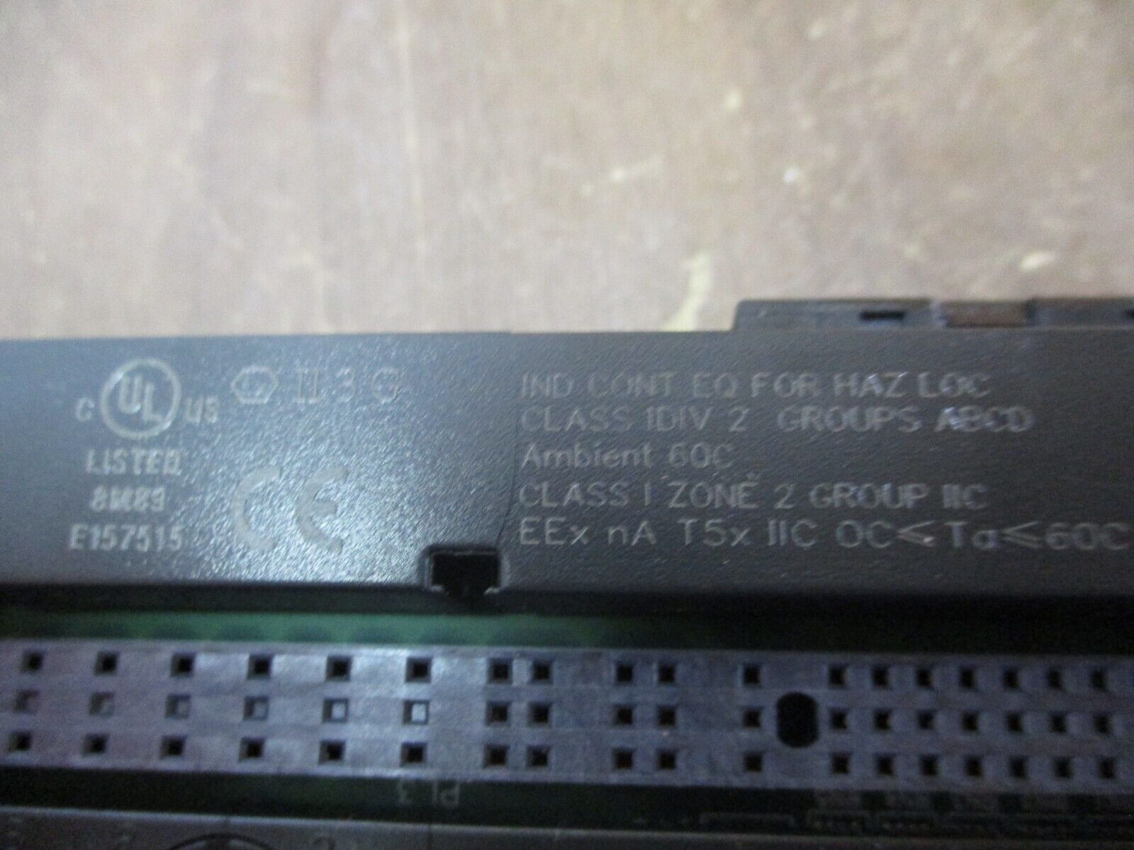 GE VersaMax I/O Carrier IC200CHS003H Connector Style *Cracked Base* Used