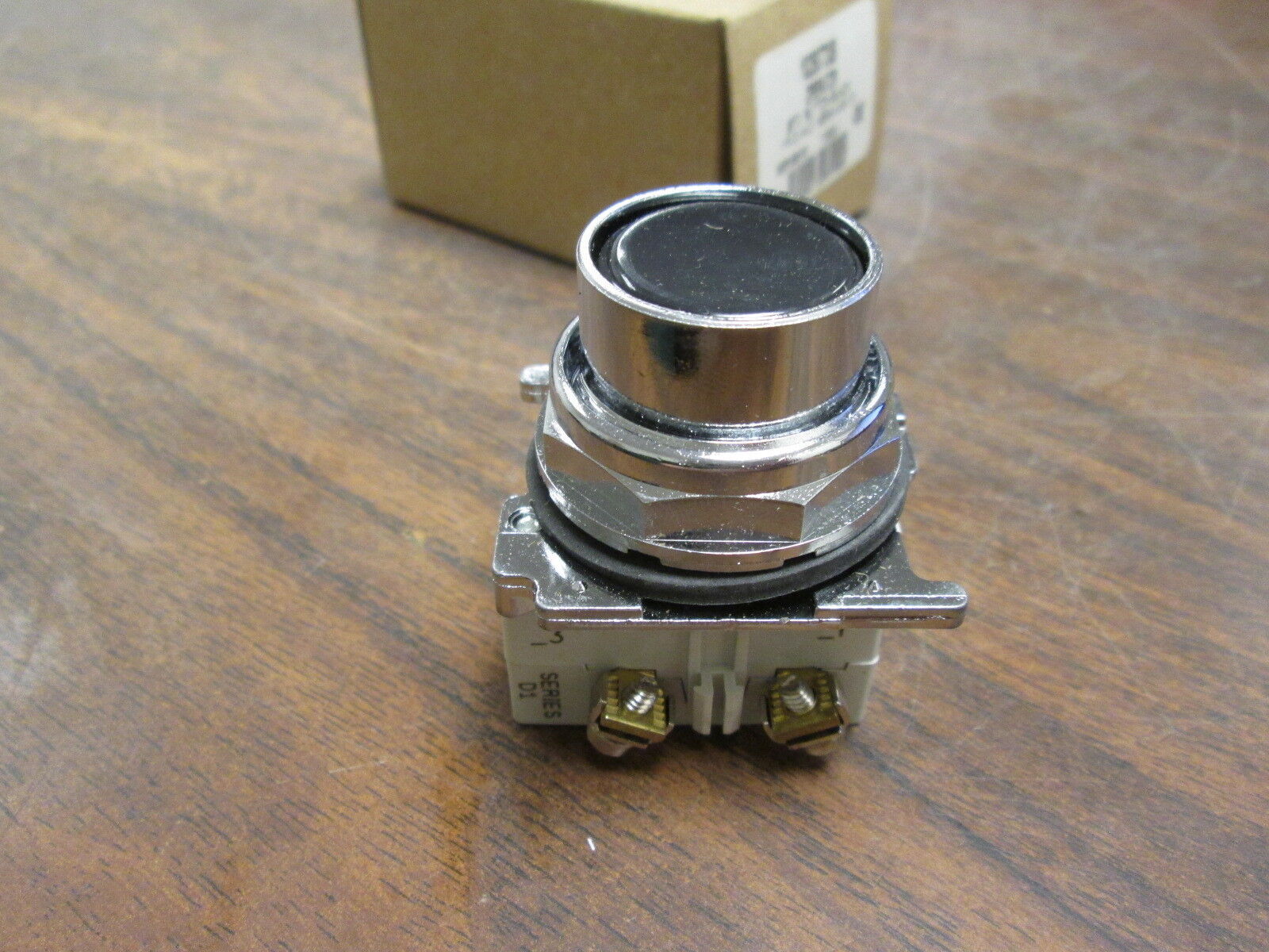 Cutler-Hammer STD Button Operator 10250T30B 1N.O.-1N.C. Type 4,4X-13 New Surplus