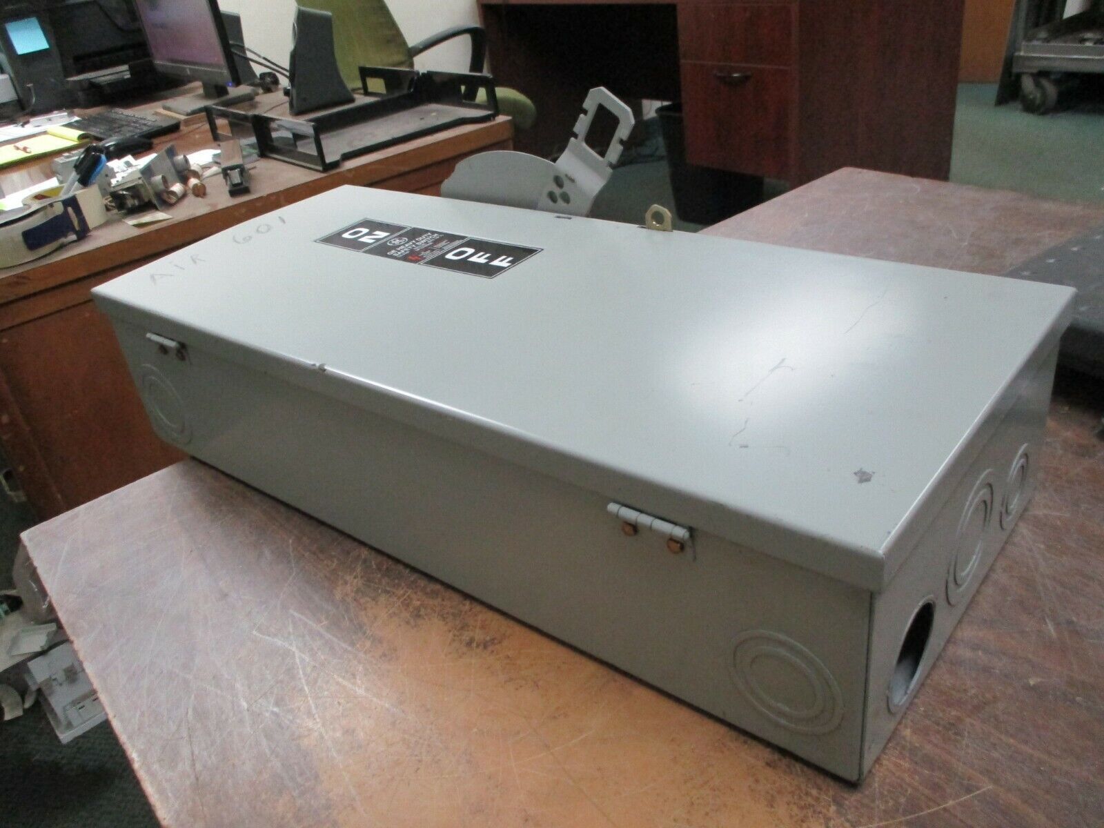 GE Fusible Safety Switch/Disconnect TH3363 100A 600V Type 1 Enclosure Used