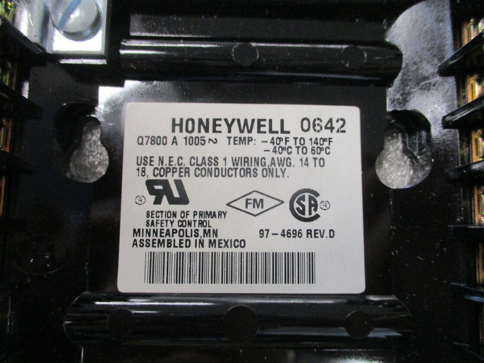 Honeywell Universal Wiring Subbase-Panel Mount Q7800A 1005 New Surplus
