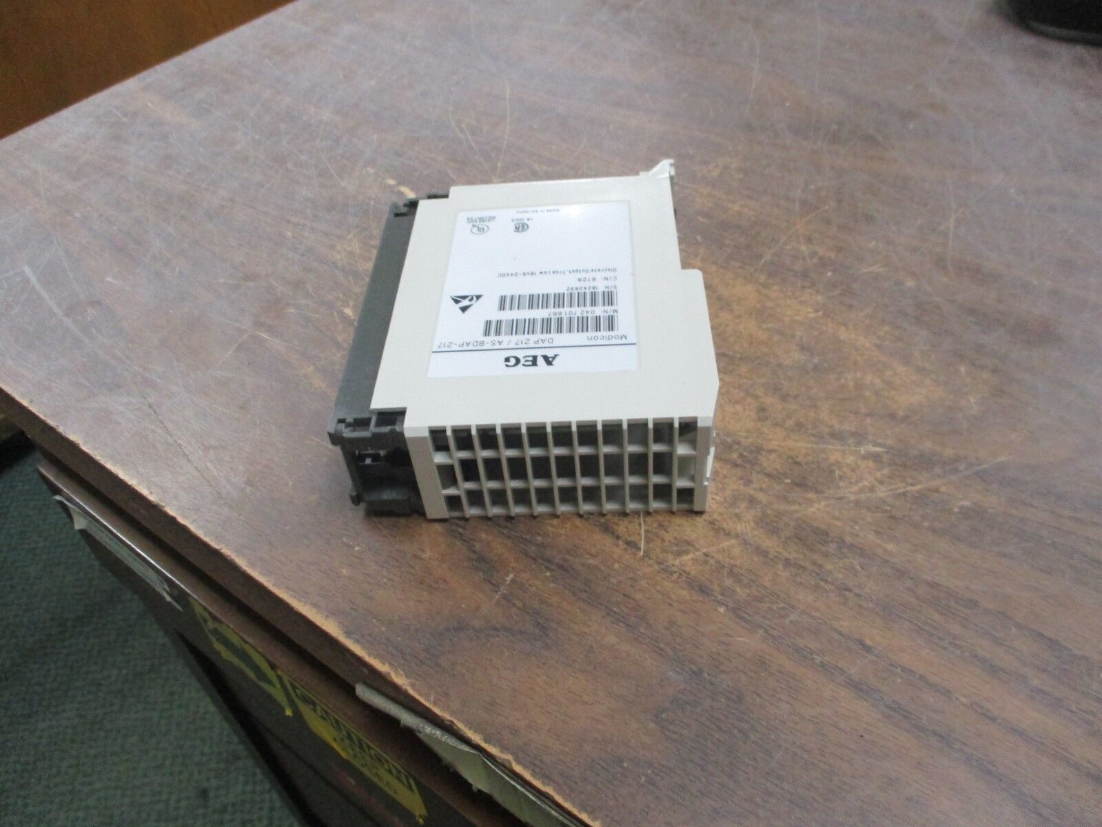 AEG Modicon Discrete Output Module DAP 217/AS-BDAP-217 16x5-24VDC True Low Used