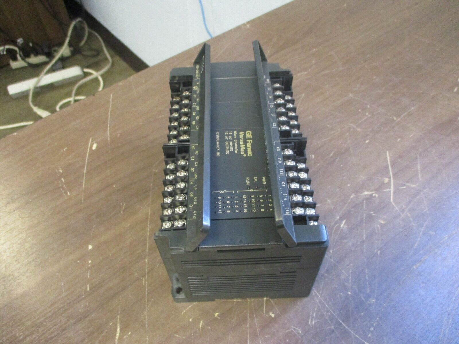 GE Fanuc VersaMax Micro Controller IC200UAA007-BD 100-240VAC 8mA RMS Used