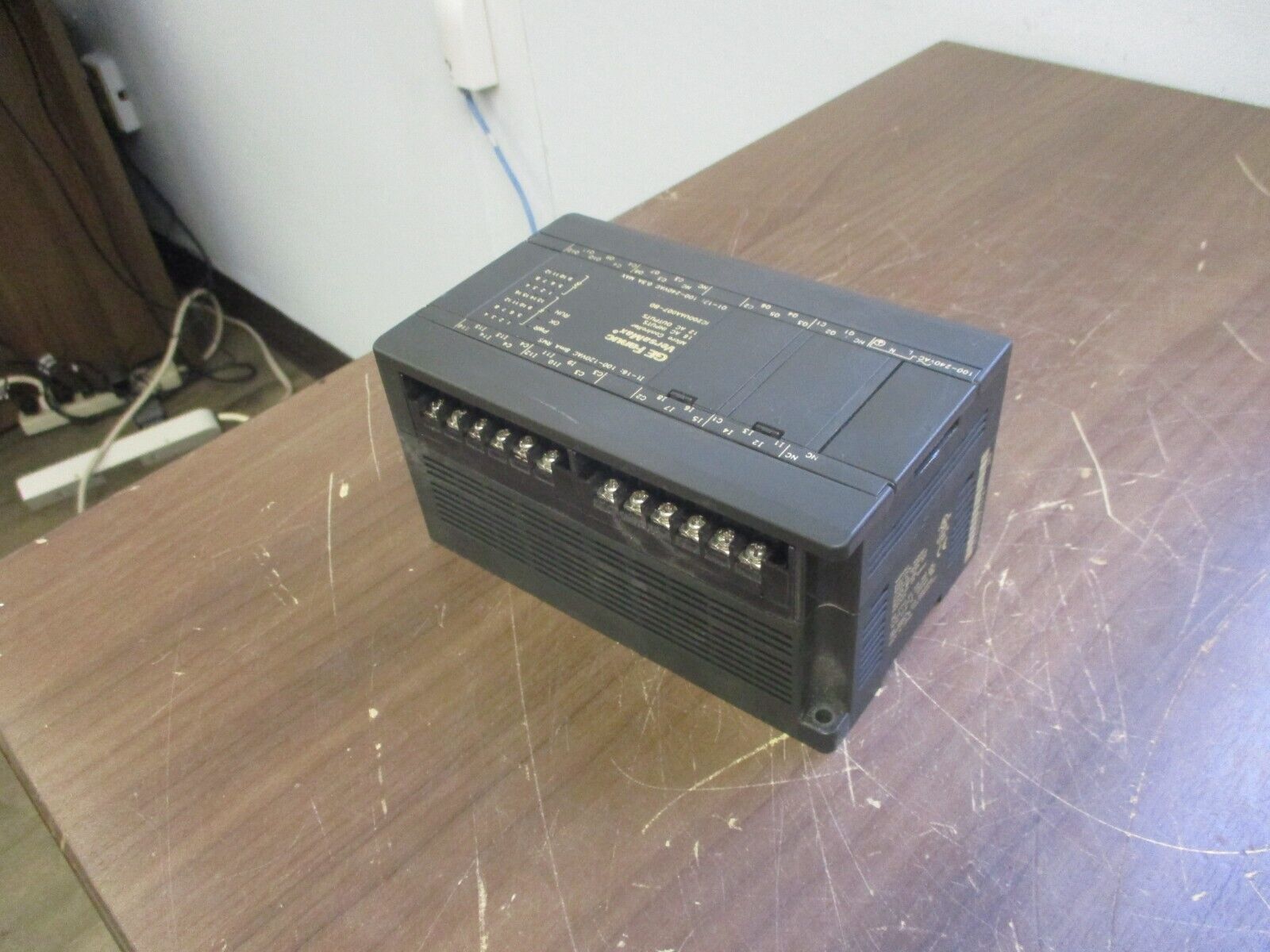 GE Fanuc VersaMax Micro Controller IC200UAA007-BD 100-240VAC 8mA RMS Used
